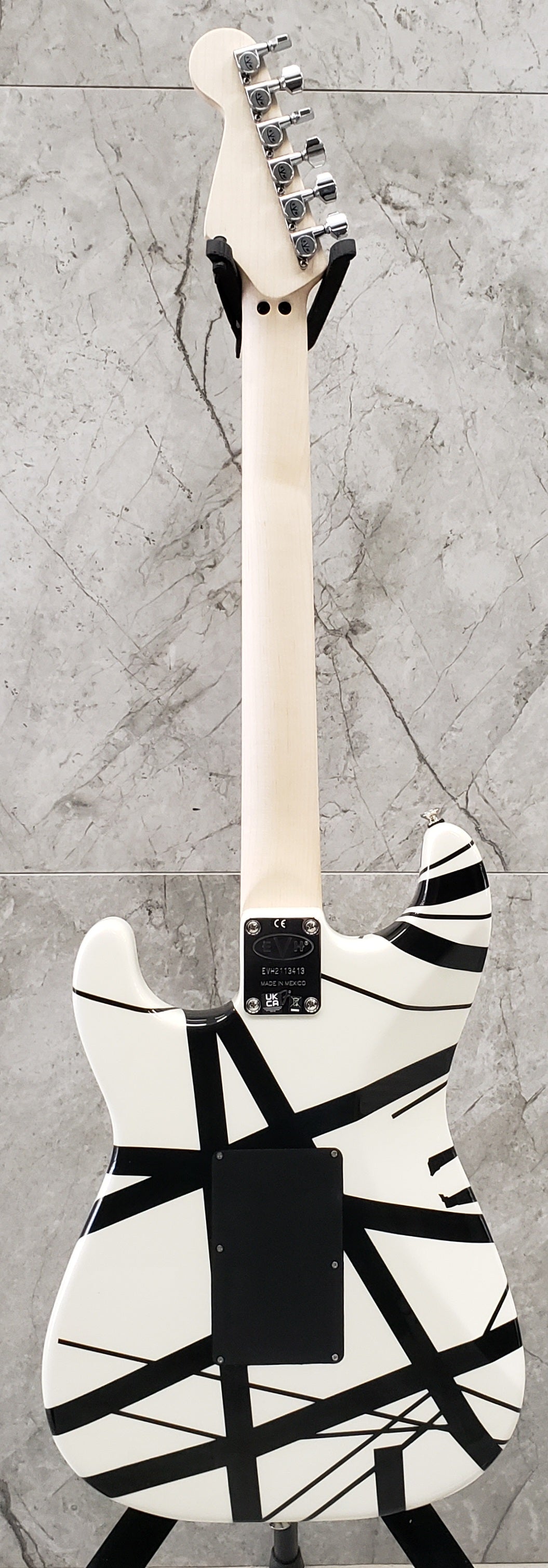 EVH Striped Series White with Black Stripes 5107902576 SERIAL NUMBER EVH2113413 - 7.8 LBS