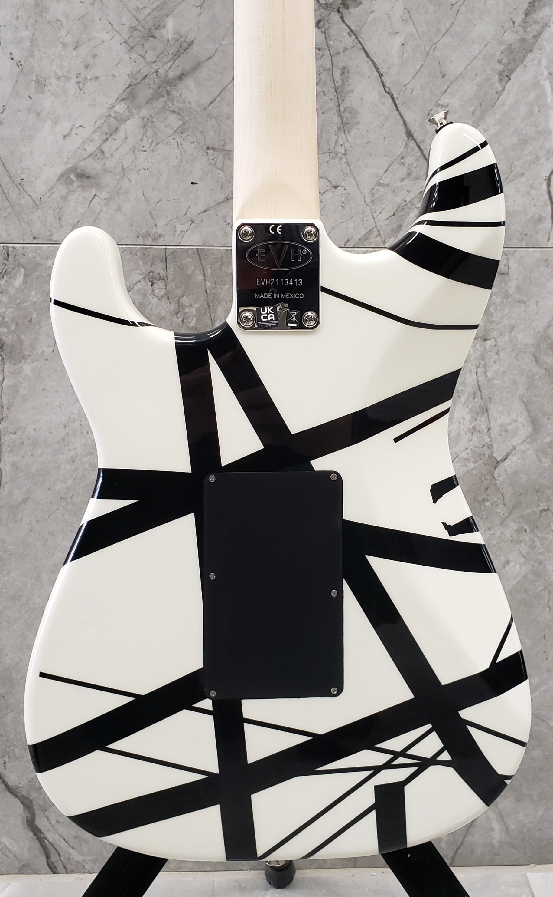 EVH Striped Series White with Black Stripes 5107902576