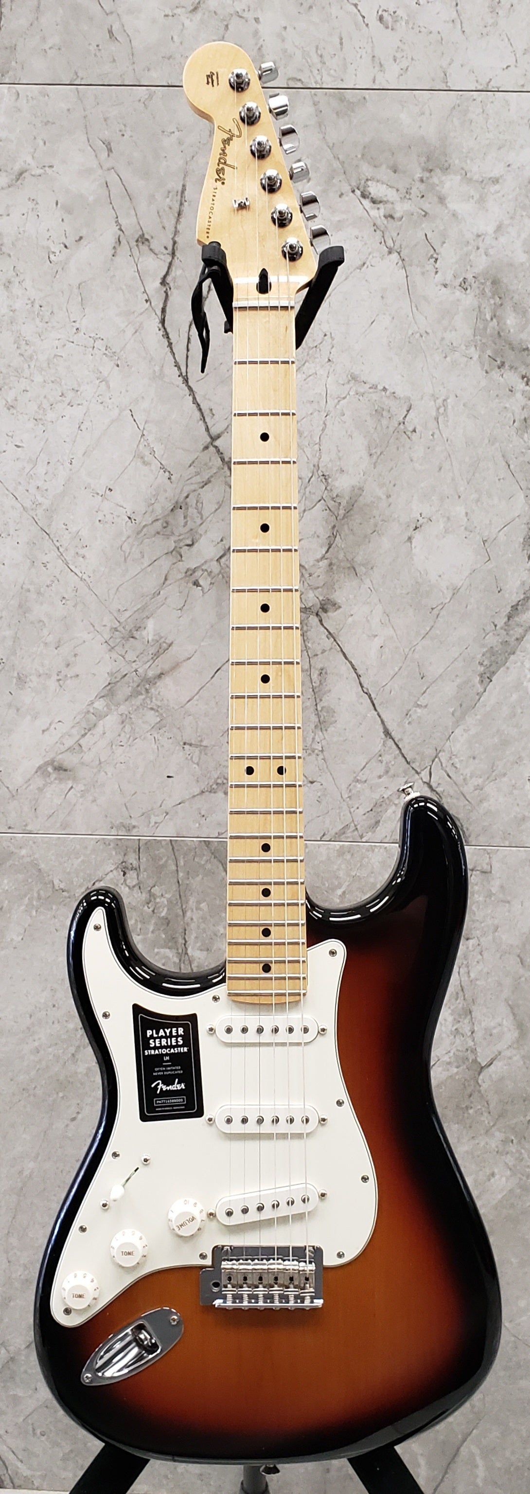 Fender Player Stratocaster Left Handed Maple Fingerboard, 3-Color Sunburst 0144512500