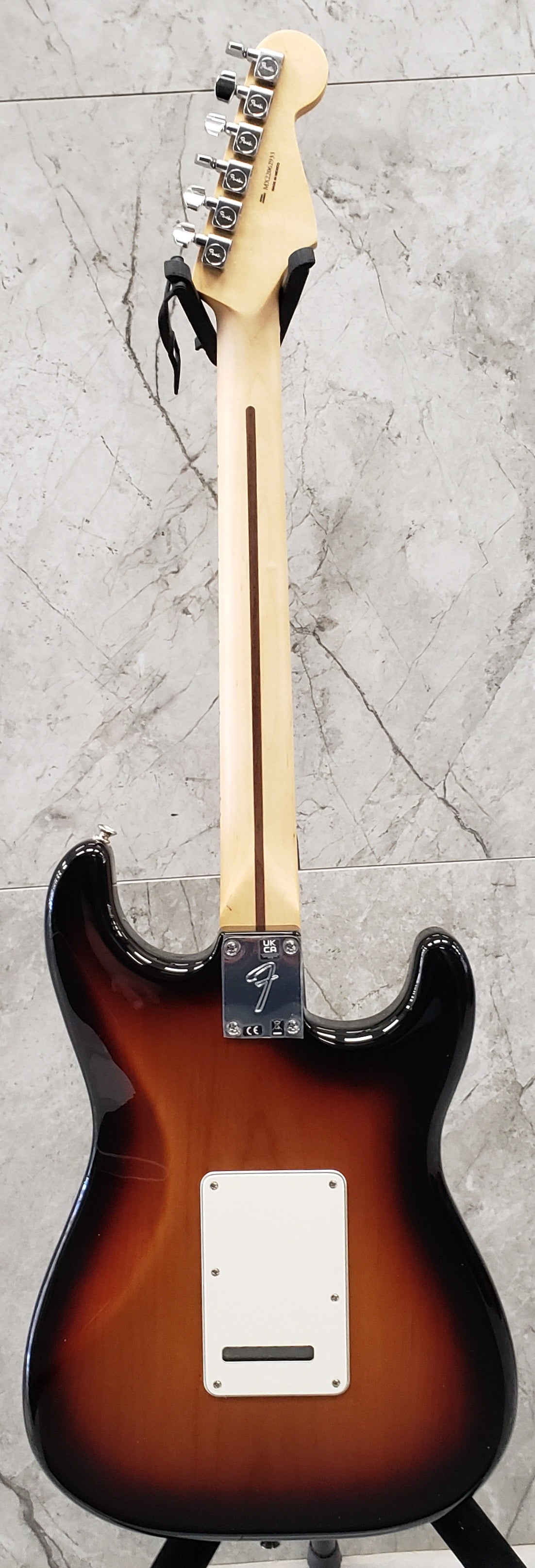 Fender Player Stratocaster Left Handed Maple Fingerboard, 3-Color Sunburst 0144512500