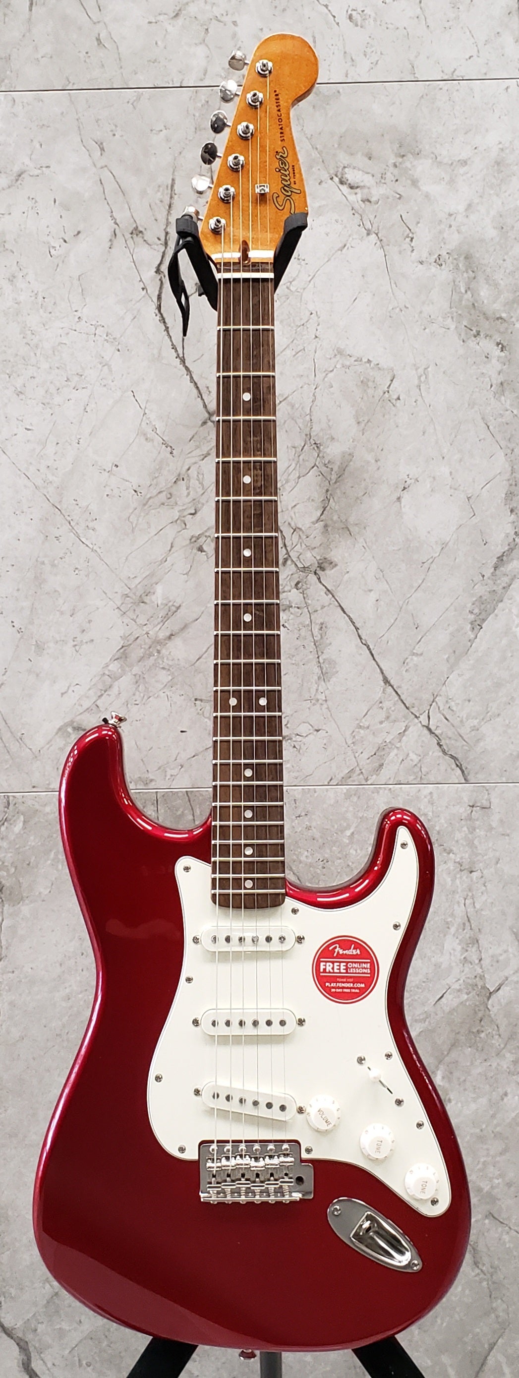 Squier Classic Vibe 60s Stratocaster Candy Apple Red 0374010509