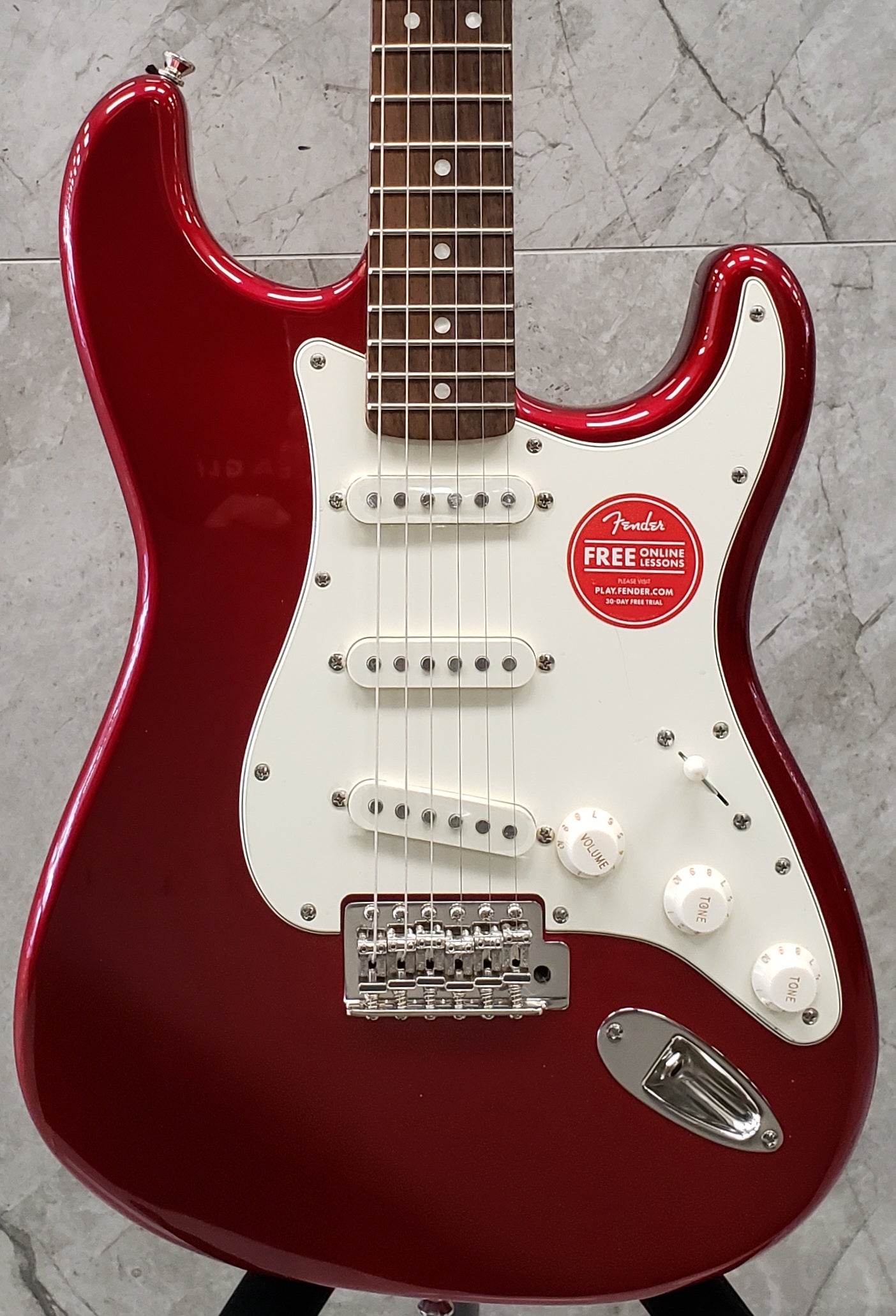 Squier Classic Vibe 60s Stratocaster Candy Apple Red 0374010509