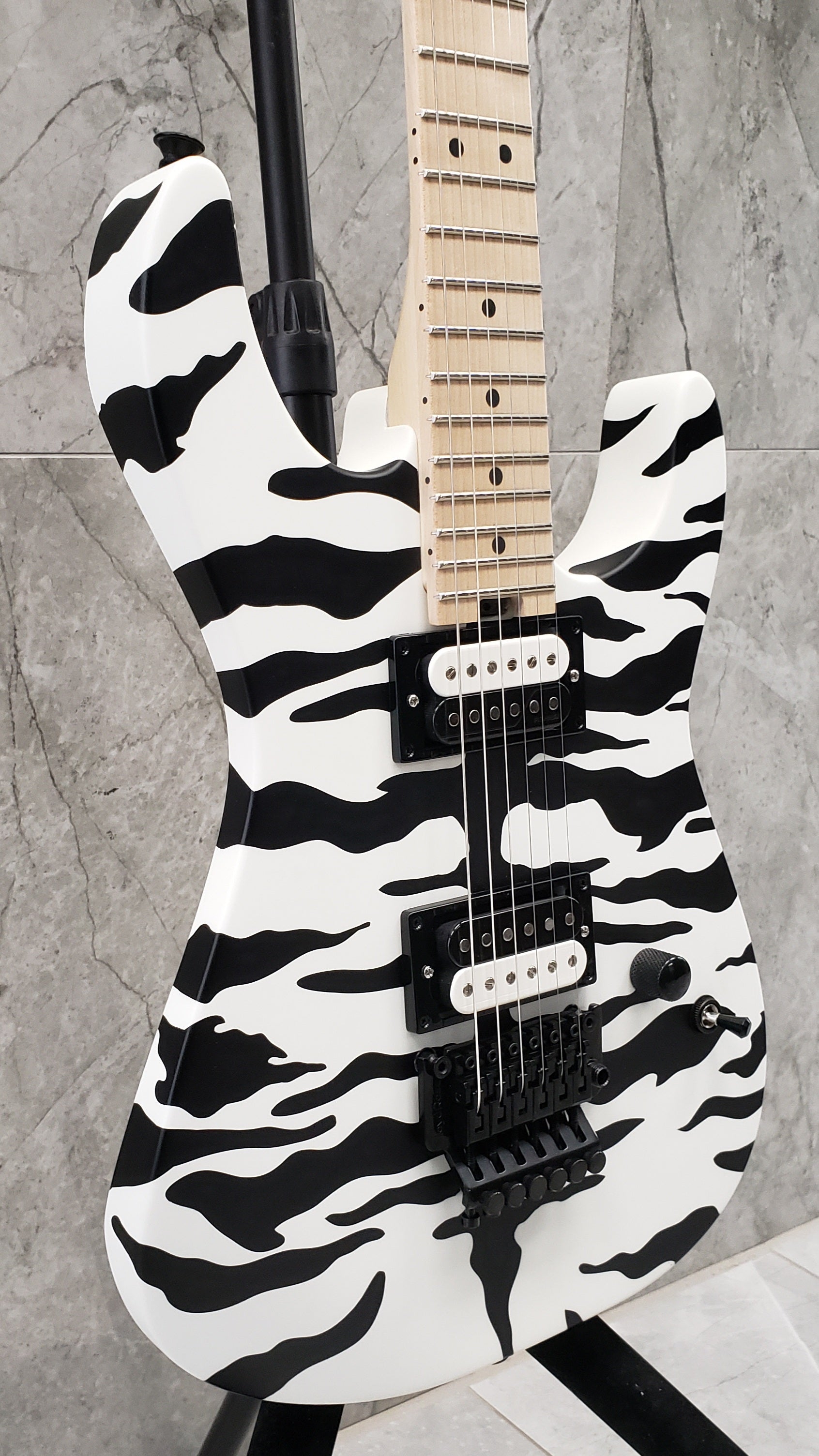 CHARVEL Satchel Signature Pro-Mod DK22 HH FR M Maple Fingerboard Satin White Bengal 2969001576