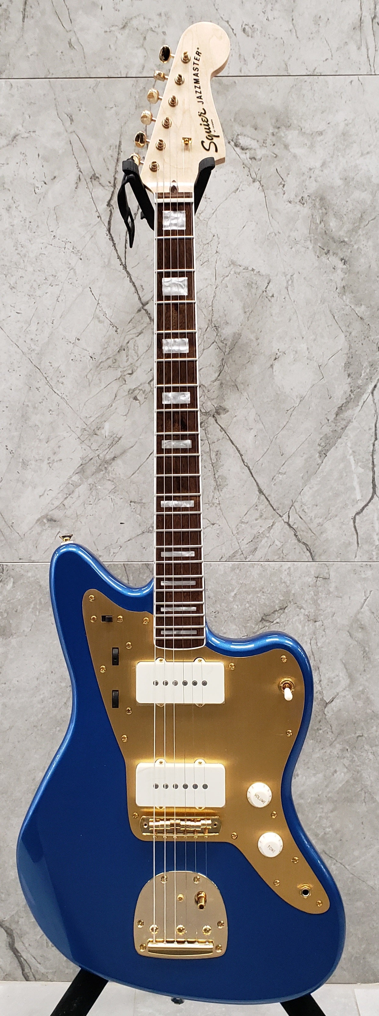 SQUIER 40th Anniversary Jazzmaster Gold Edition Gold Anodized Pickguard, Lake Placid Blue 0379420502 SERIAL NUMBER ICSA22046949 - 7.6 LBS