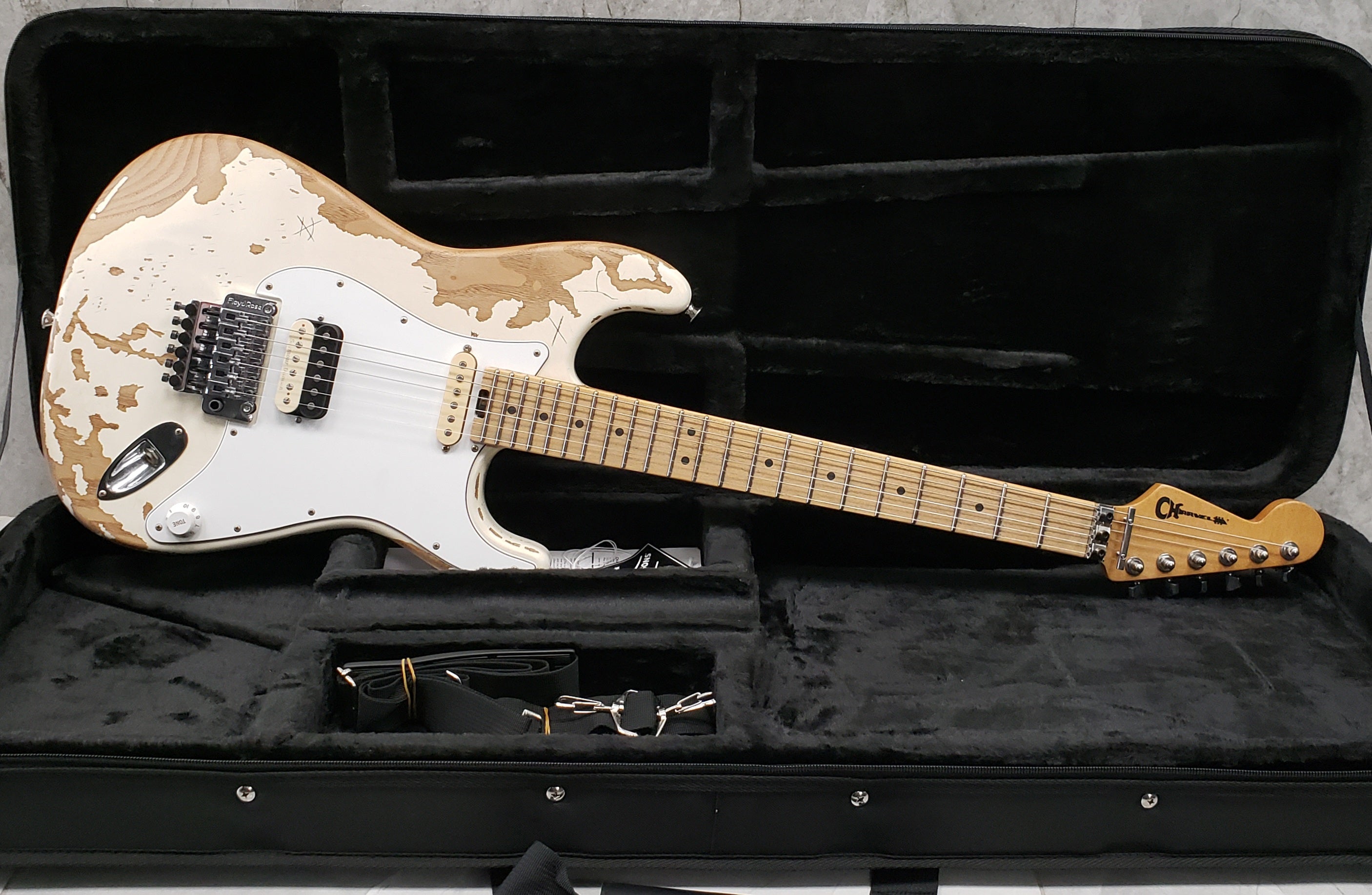 CHARVEL Henrik Danhage Limited Edition Signature Pro-Mod So-Cal Style 1 HS FR M Maple Fingerboard, White Relic 2966035855