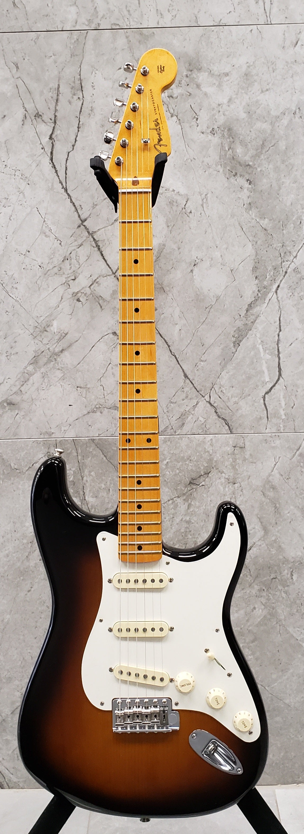 Fender Stories Collection Eric Johnson 1954 Virginia Stratocaster Maple Fingerboard 2-Color Sunburst F-0117442803