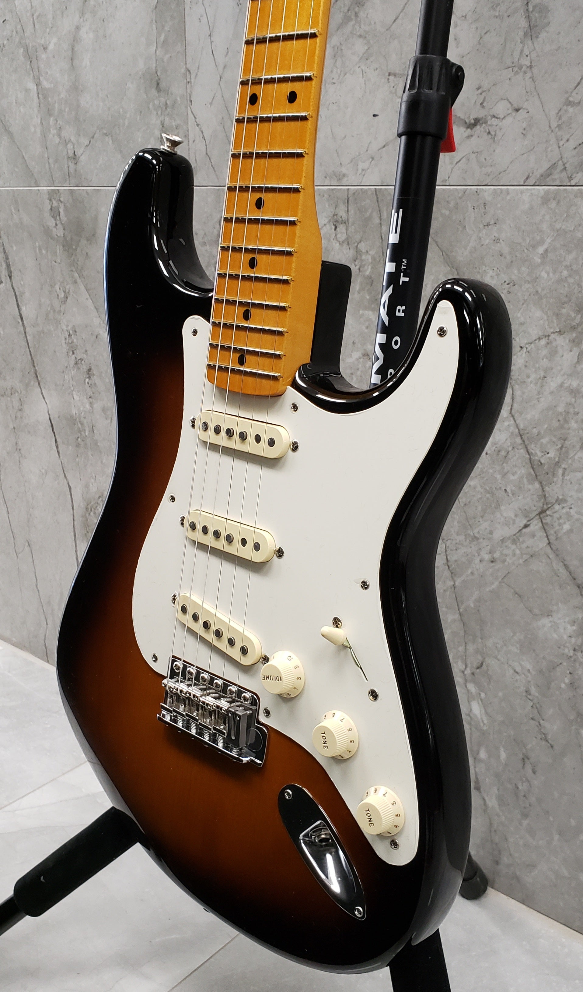 Fender Stories Collection Eric Johnson 1954 Virginia Stratocaster Maple Fingerboard 2-Color Sunburst 0117442803