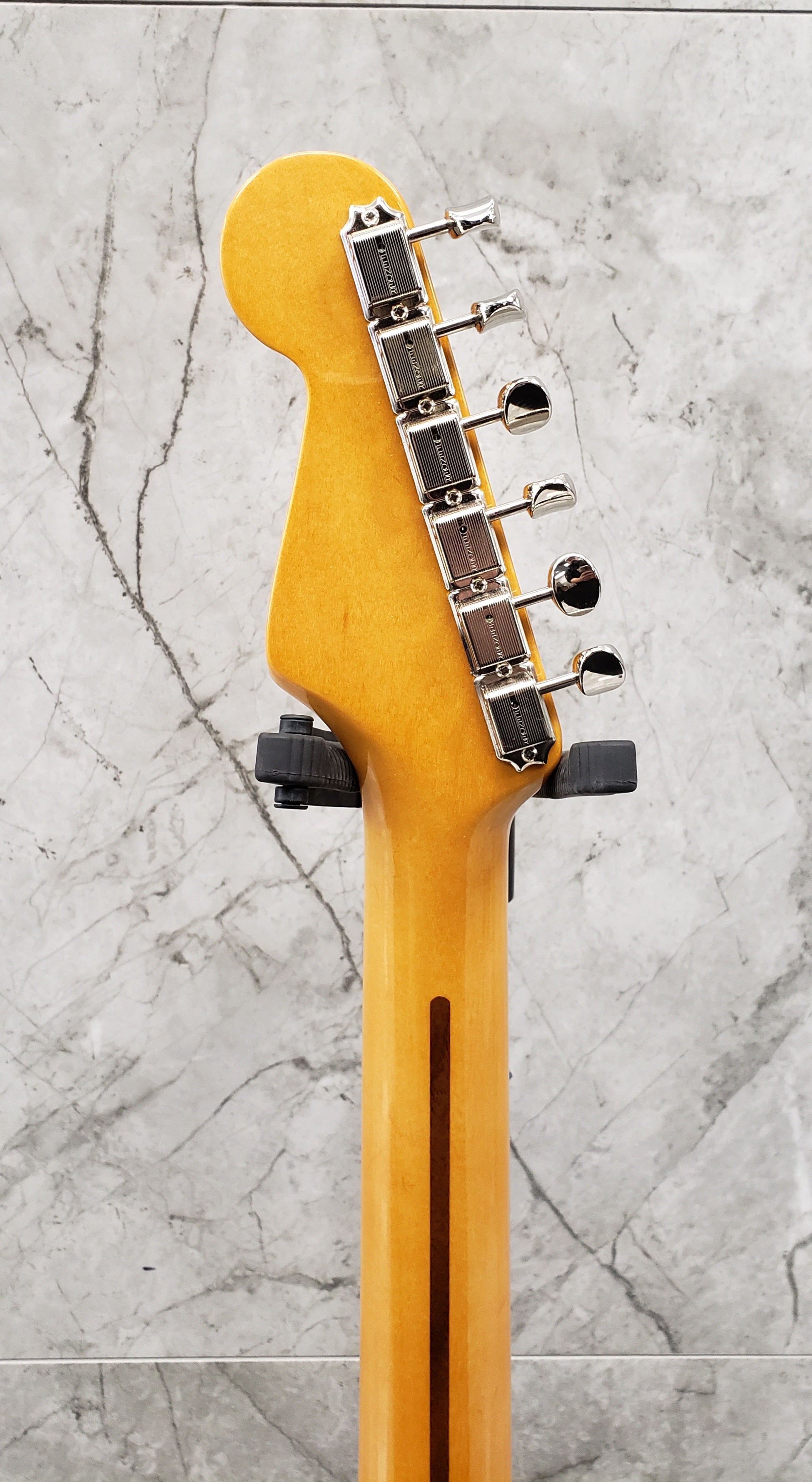 Fender Stories Collection Eric Johnson 1954 Virginia Stratocaster Maple Fingerboard 2-Color Sunburst 0117442803