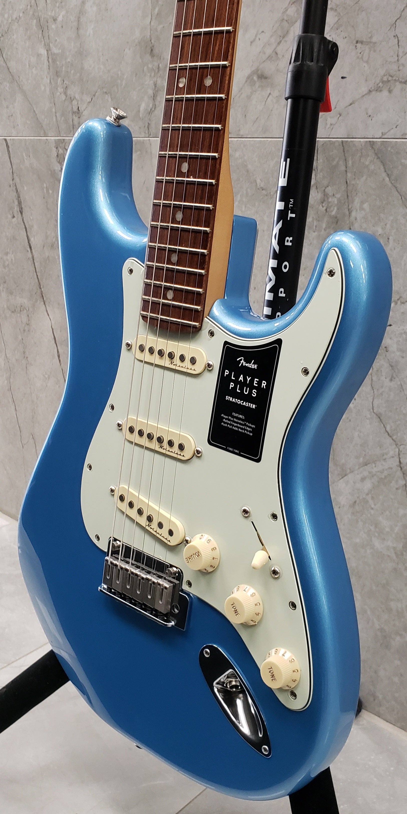 FENDER Player Plus Stratocaster Opal Spark F-0147313395