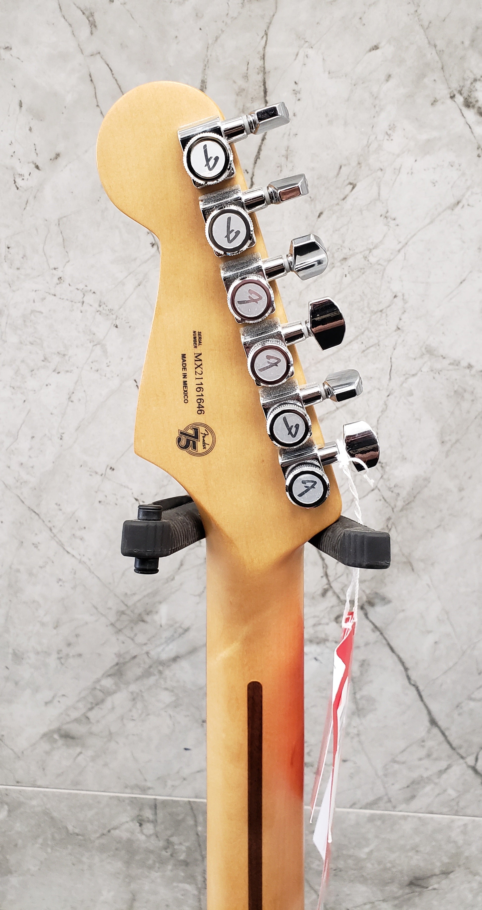 FENDER Player Plus Stratocaster Opal Spark F-0147313395