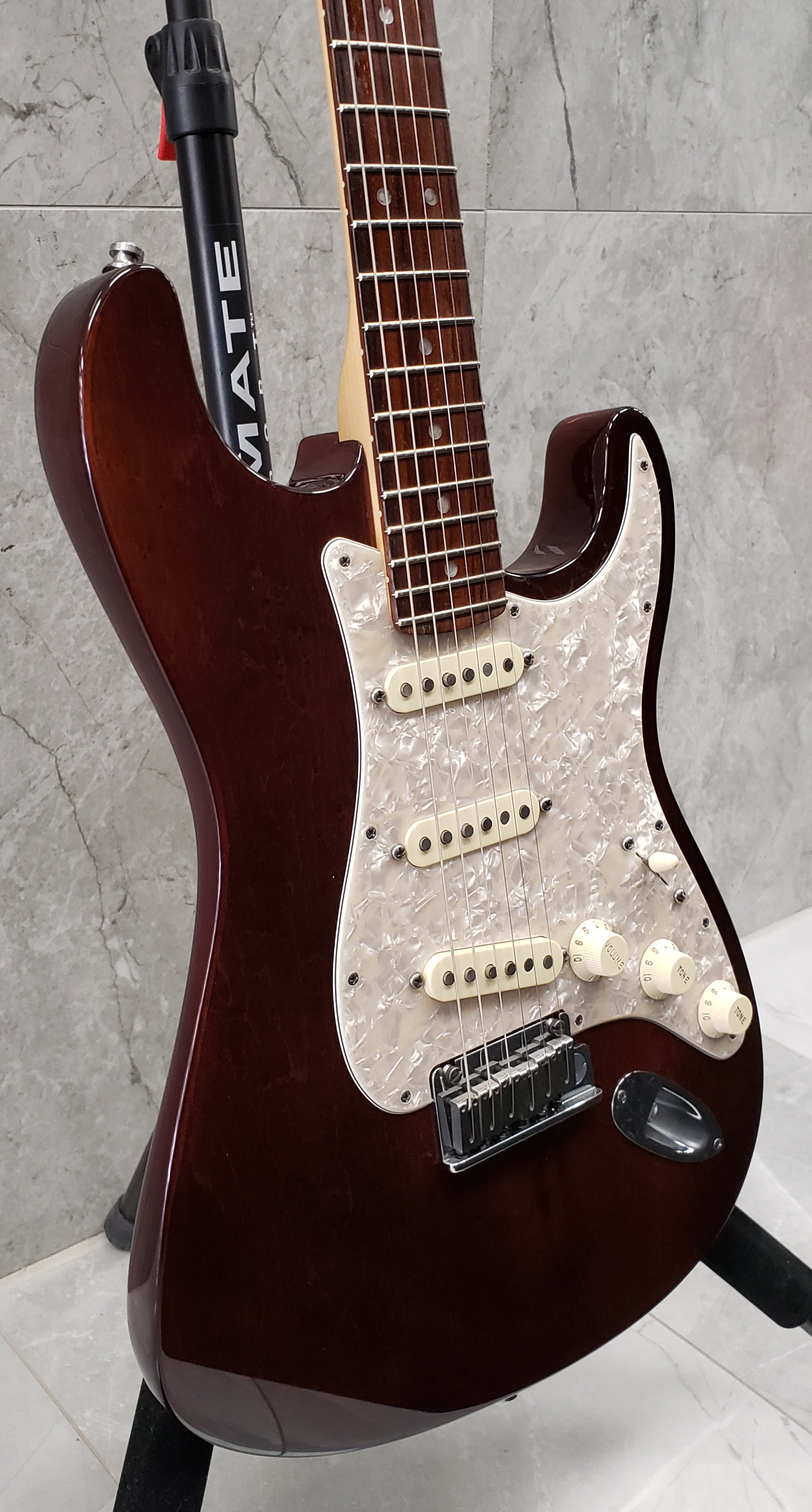 Fender American Design Stratocaster Rosewood Brown Stain 0181000060 SERIAL NUMBER US12316772 - 7.6 LBS