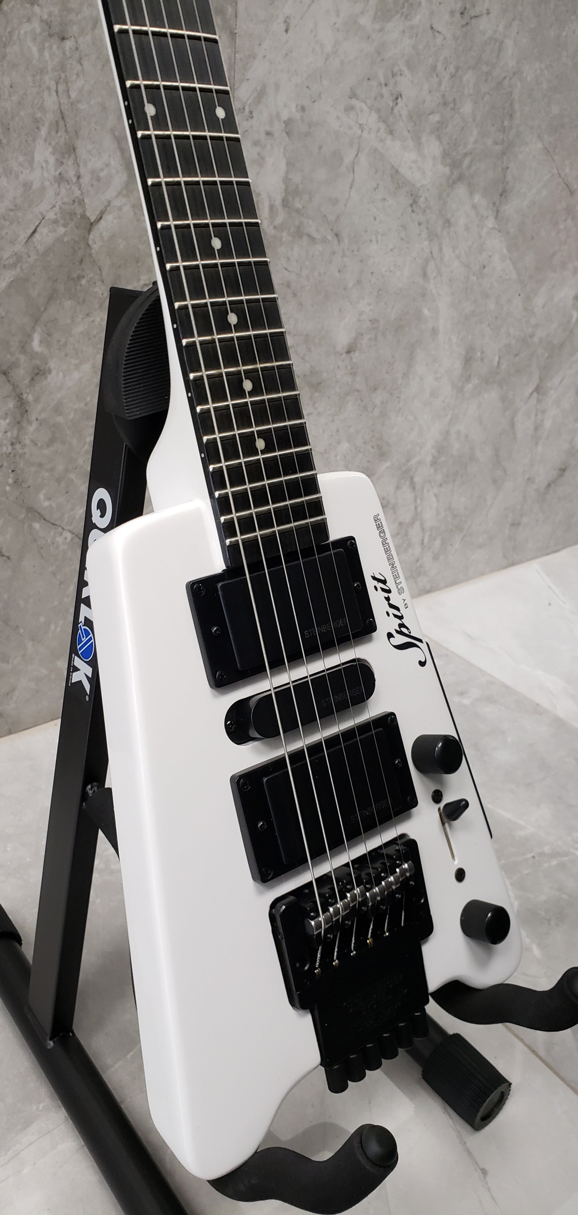 Steinberger Spirit GT-PRO Deluxe Electric Guitar with Gigbag - White