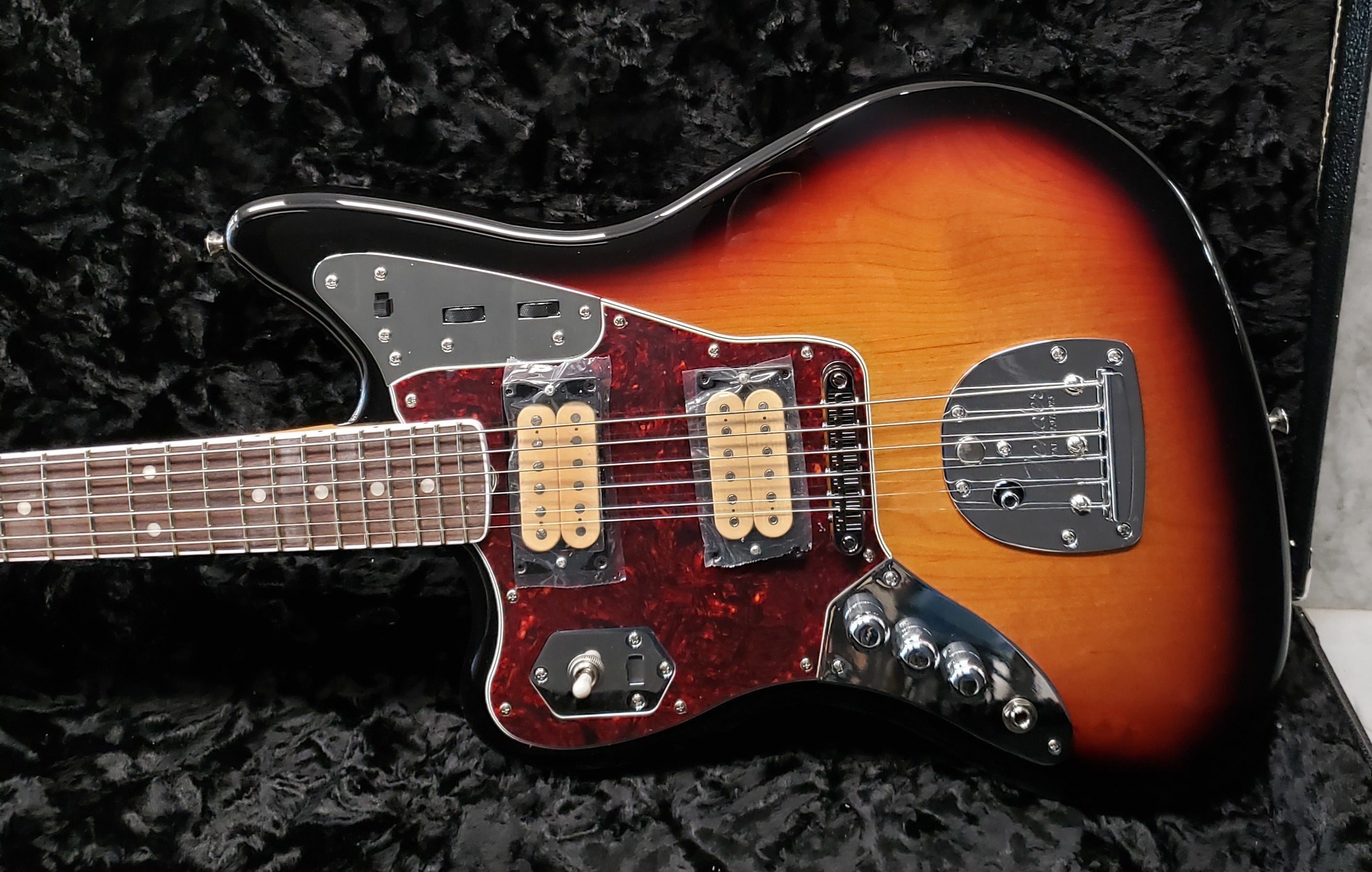 Fender Kurt Cobain Jaguar Left Handed Rosewood Fingerboard, 3-Color Sunburst 0143021700