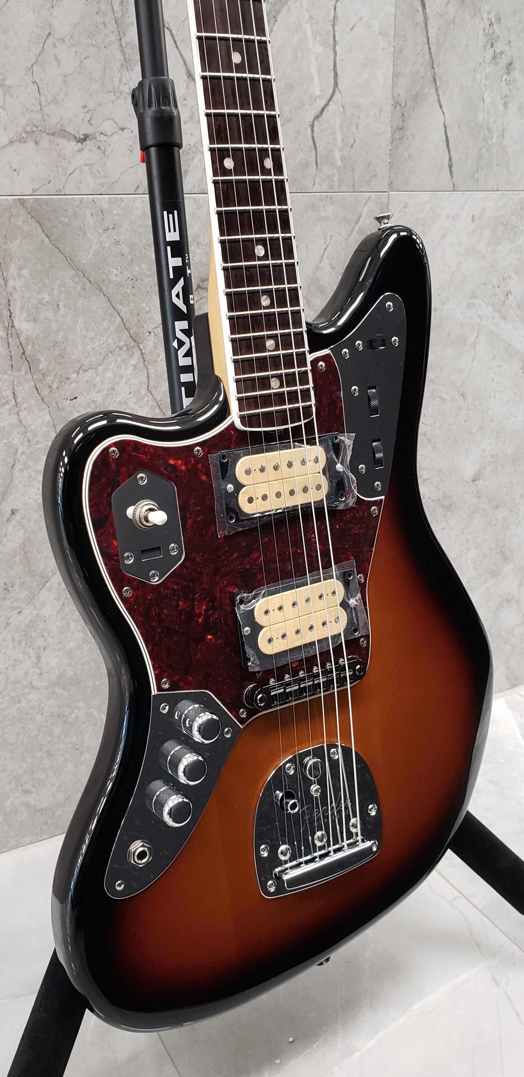 Fender Kurt Cobain Jaguar Left Handed Rosewood Fingerboard, 3-Color Sunburst 0143021700