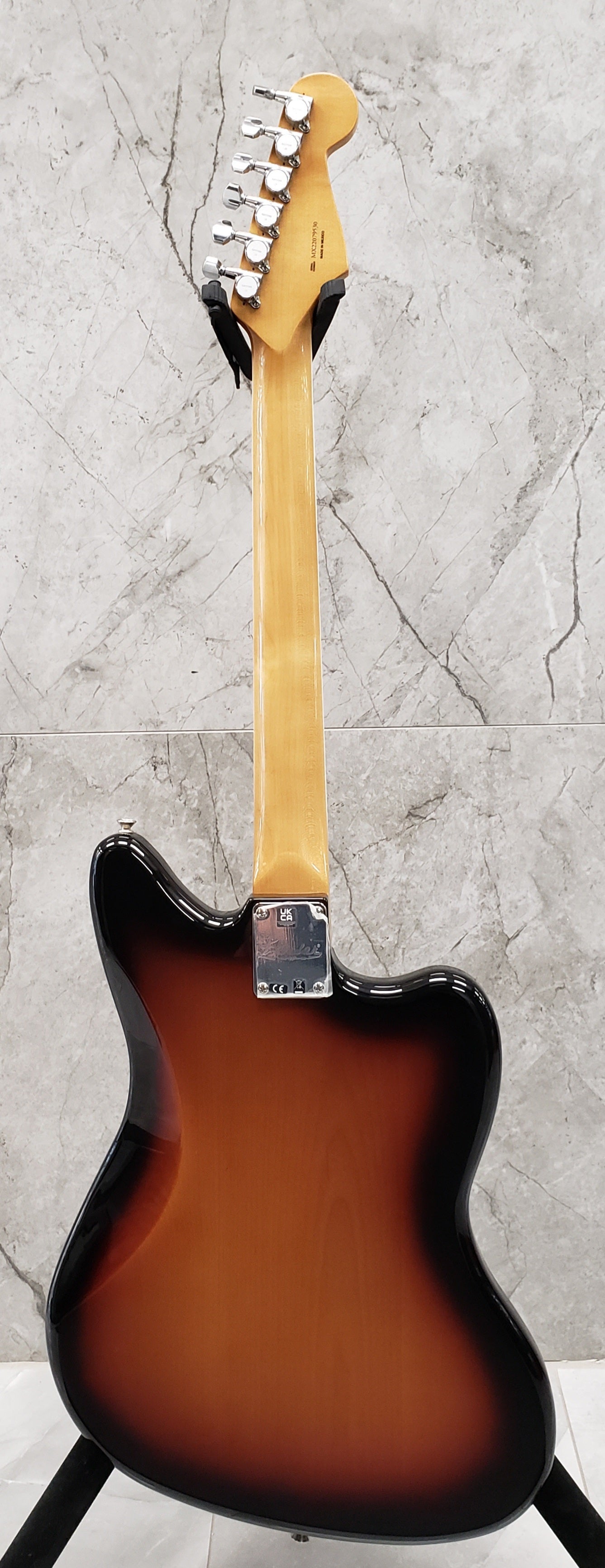 Fender Kurt Cobain Jaguar Left Handed Rosewood Fingerboard, 3-Color Sunburst 0143021700