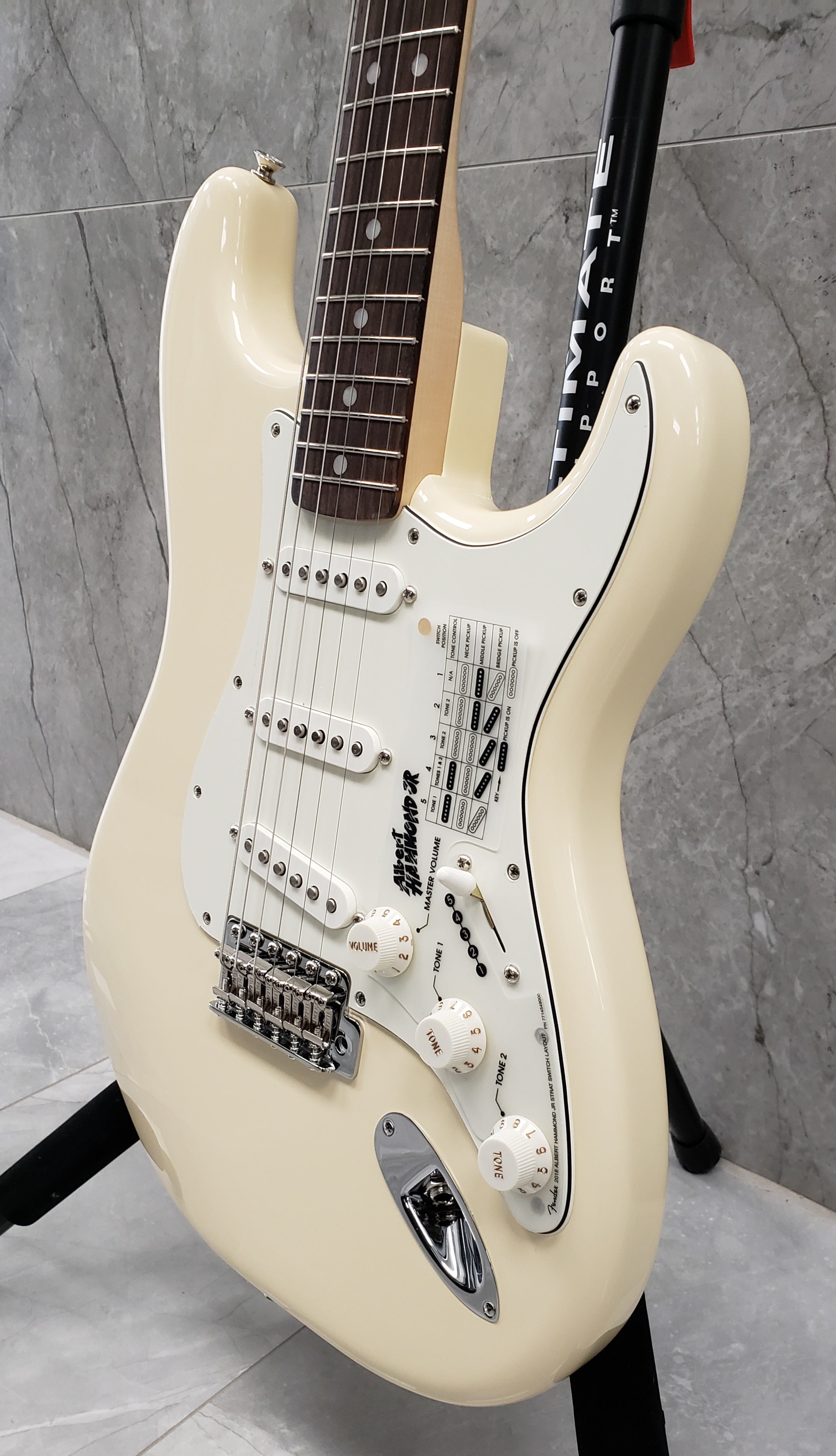 Fender Albert Hammond Jr. Signature Stratocaster Rosewood Fingerboard Olympic White 0146810305