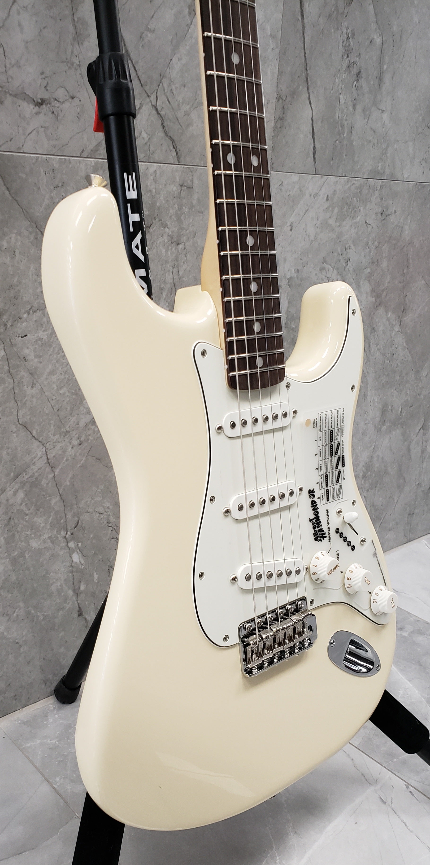 Fender Albert Hammond Jr. Signature Stratocaster Rosewood Fingerboard Olympic White 0146810305