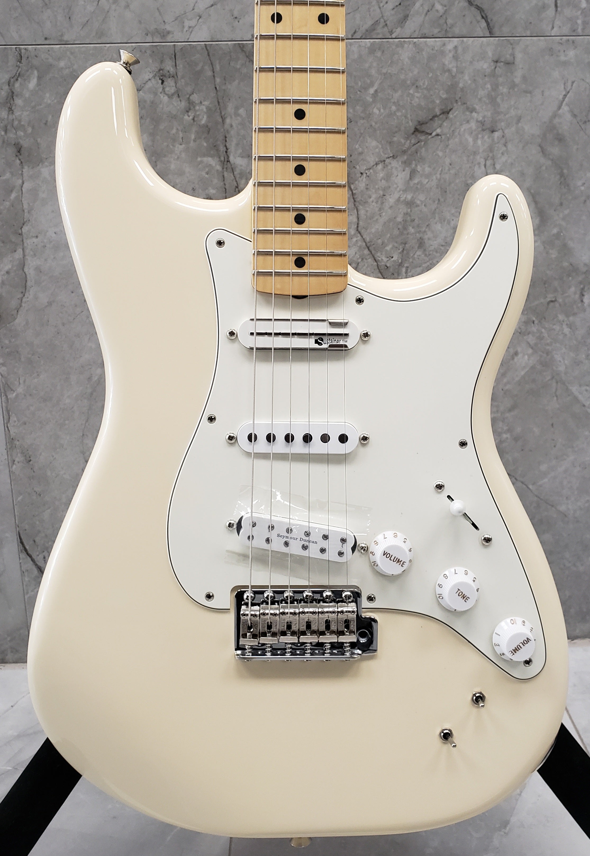 Fender EOB Stratocaster Maple Fingerboard Olympic White Ed O'Brien Signature 0140192305