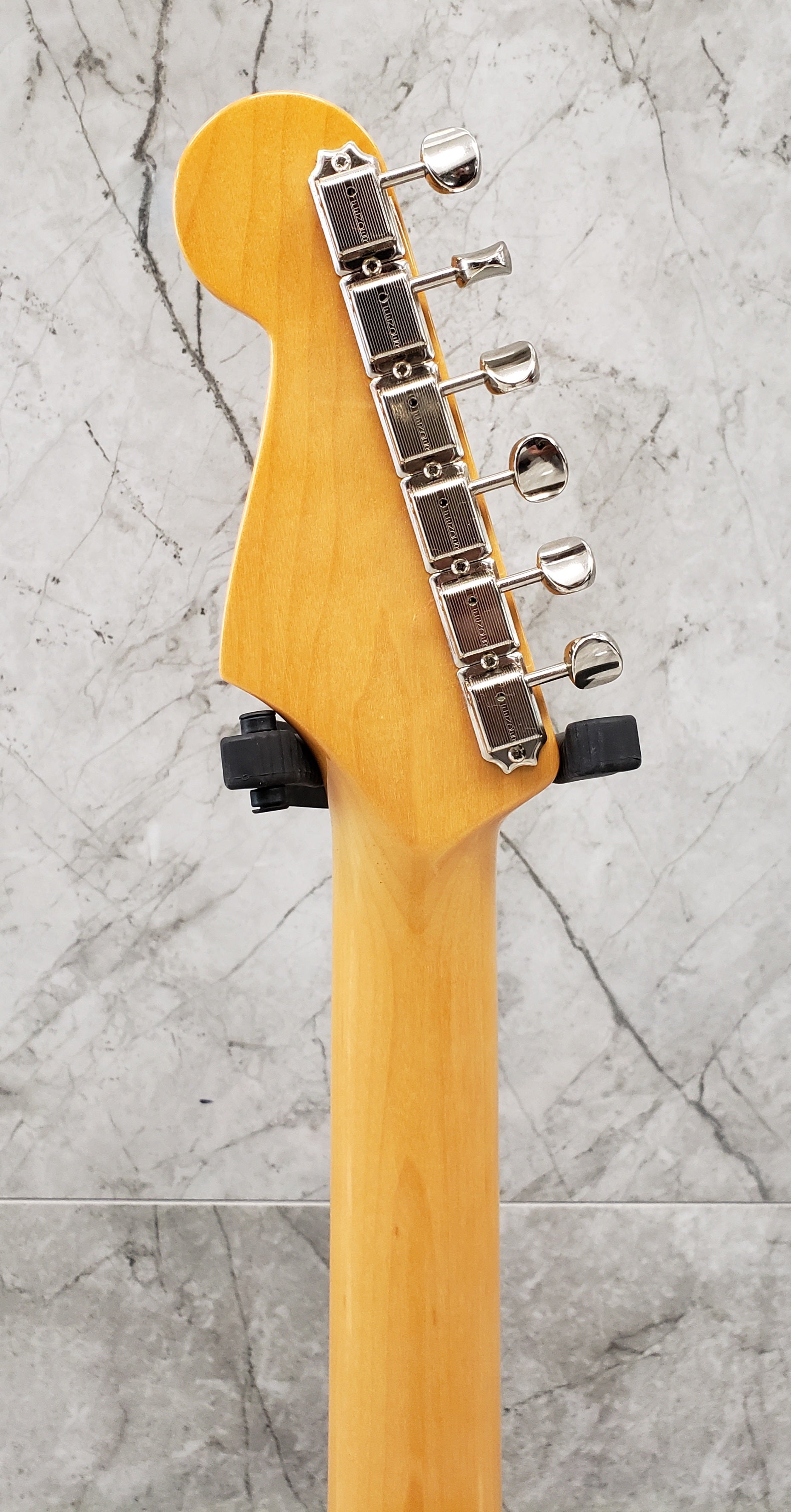 Fender American Original 60s Stratocaster Rosewood Fingerboard Shell Pink F-0110120856 SERIAL NUMBER V2200910 - 8.2 LBS