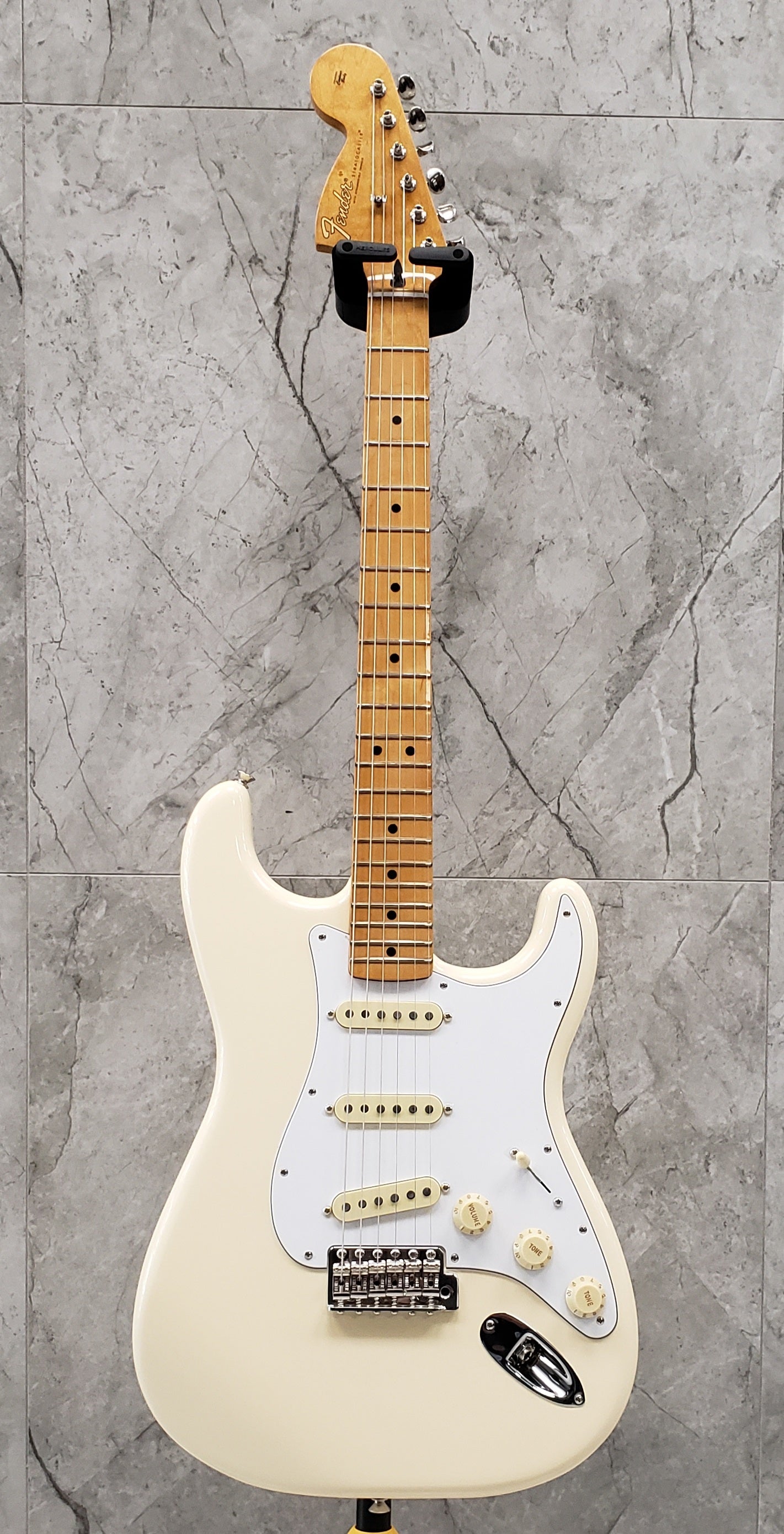 Fender Jimi Hendrix Stratocaster, Maple Fingerboard, Olympic White 0145802305