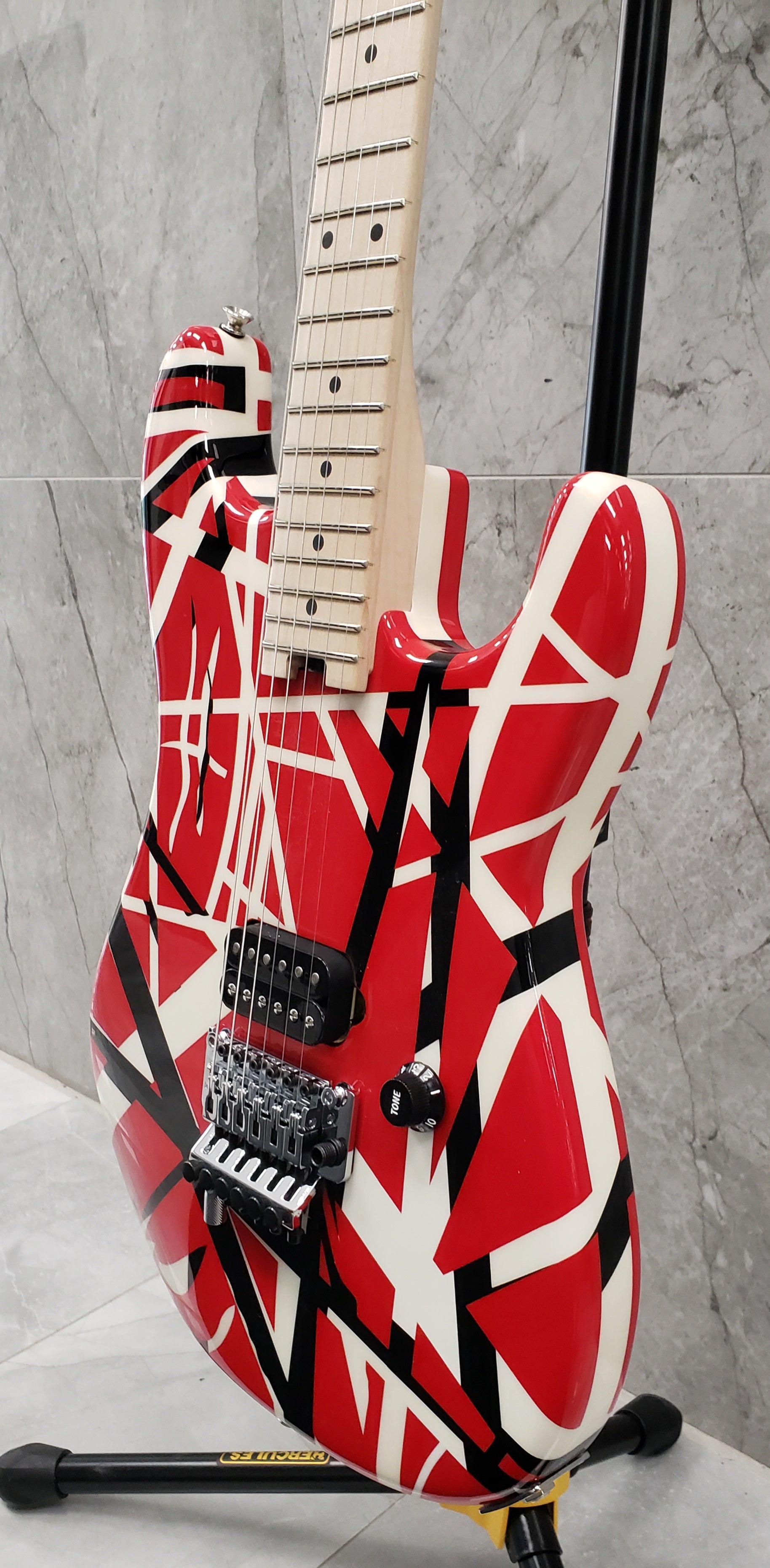 EVH Striped Series Red with Black Stripes 5107902503