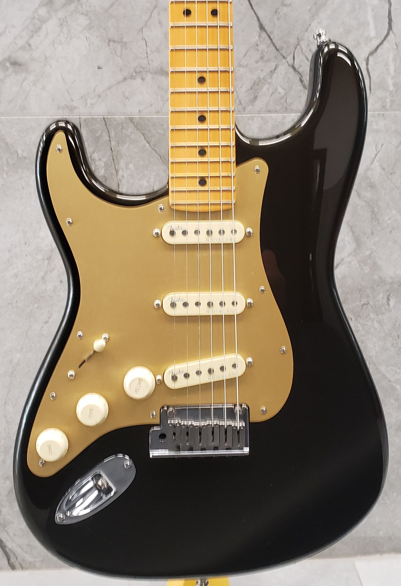 Left　Hand,　Ultra　Fingerboard,　Music　Stratocaster　—　Fender　Texas　American　Maple