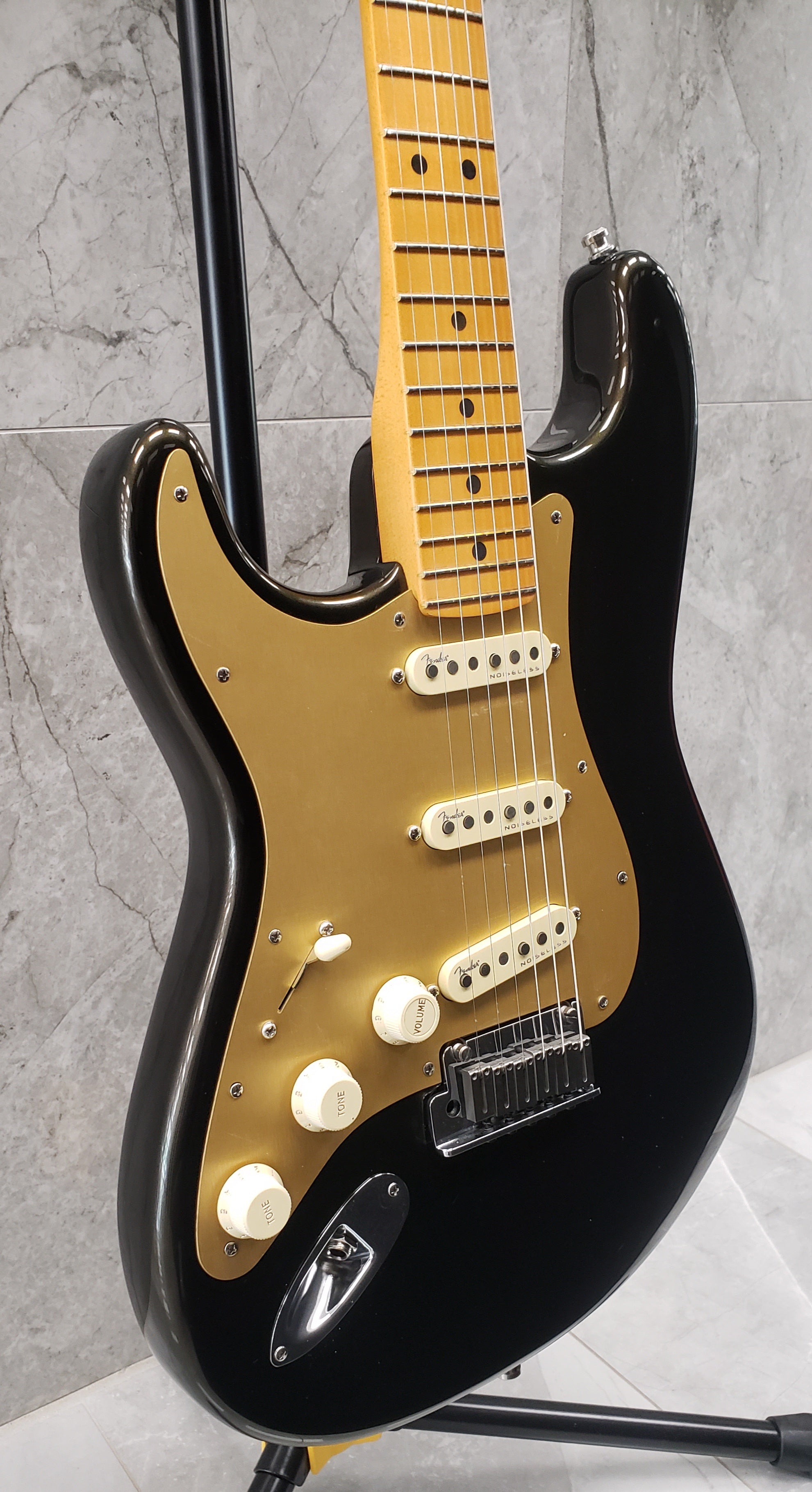 Fender American Ultra Stratocaster Left Hand, Maple Fingerboard, Texas Tea 0118132790