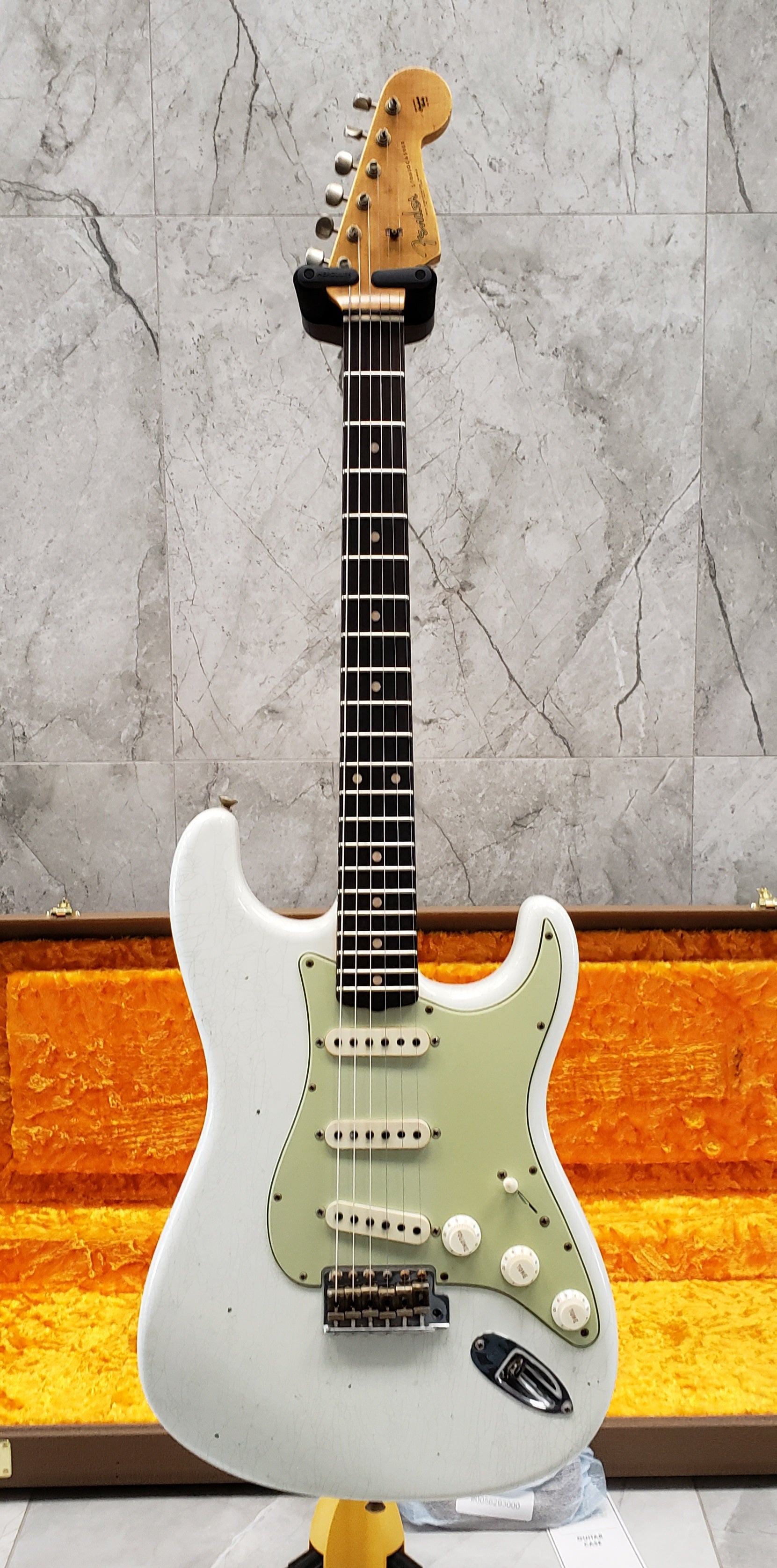 Fender Custom Shop Limited Edition 62/63 Stratocaster Journeyman Relic Rosewood Fingerboard - Aged Olympic White 9231012527 SERIAL NUMBER CZ562114 - 7.8 LBS