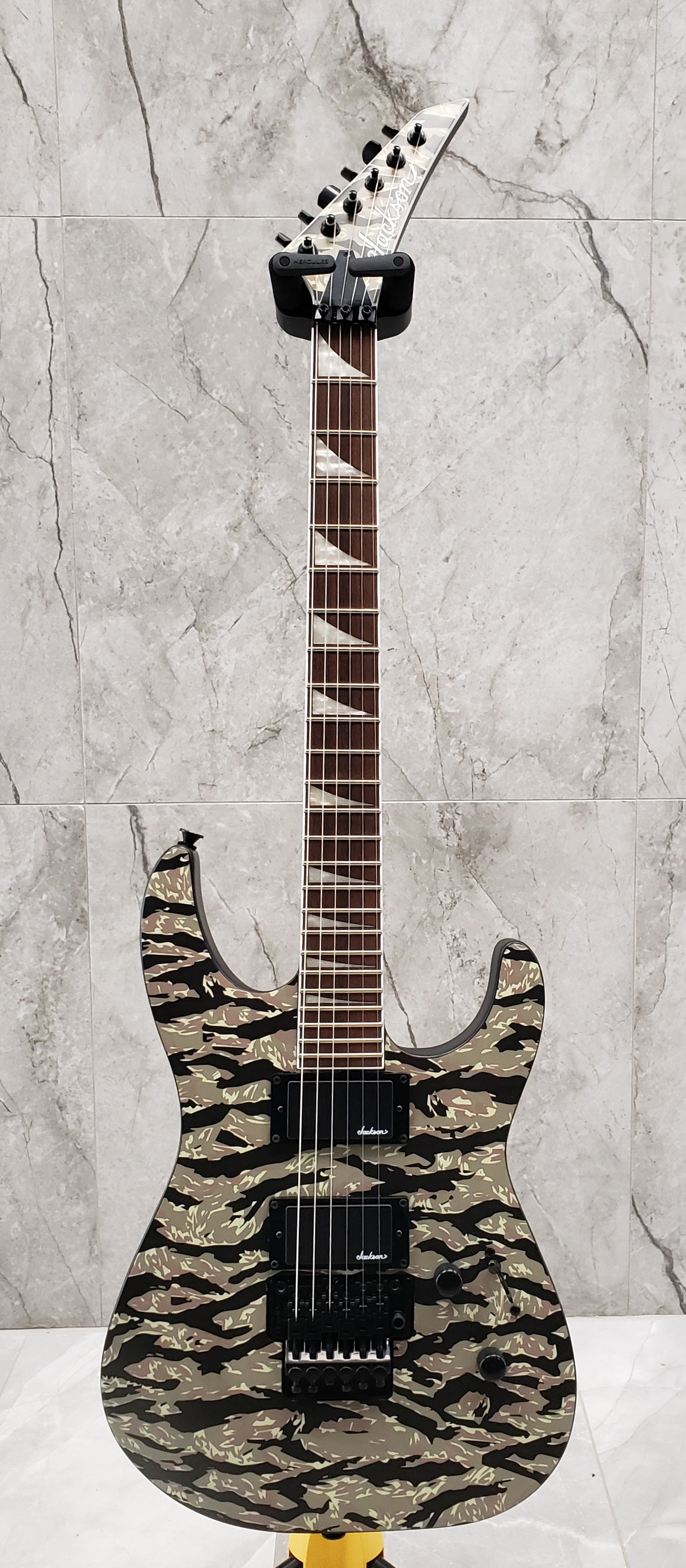 JACKSON X Series Soloist SLX DX Camo Tiger Jungle Camo 2916342500