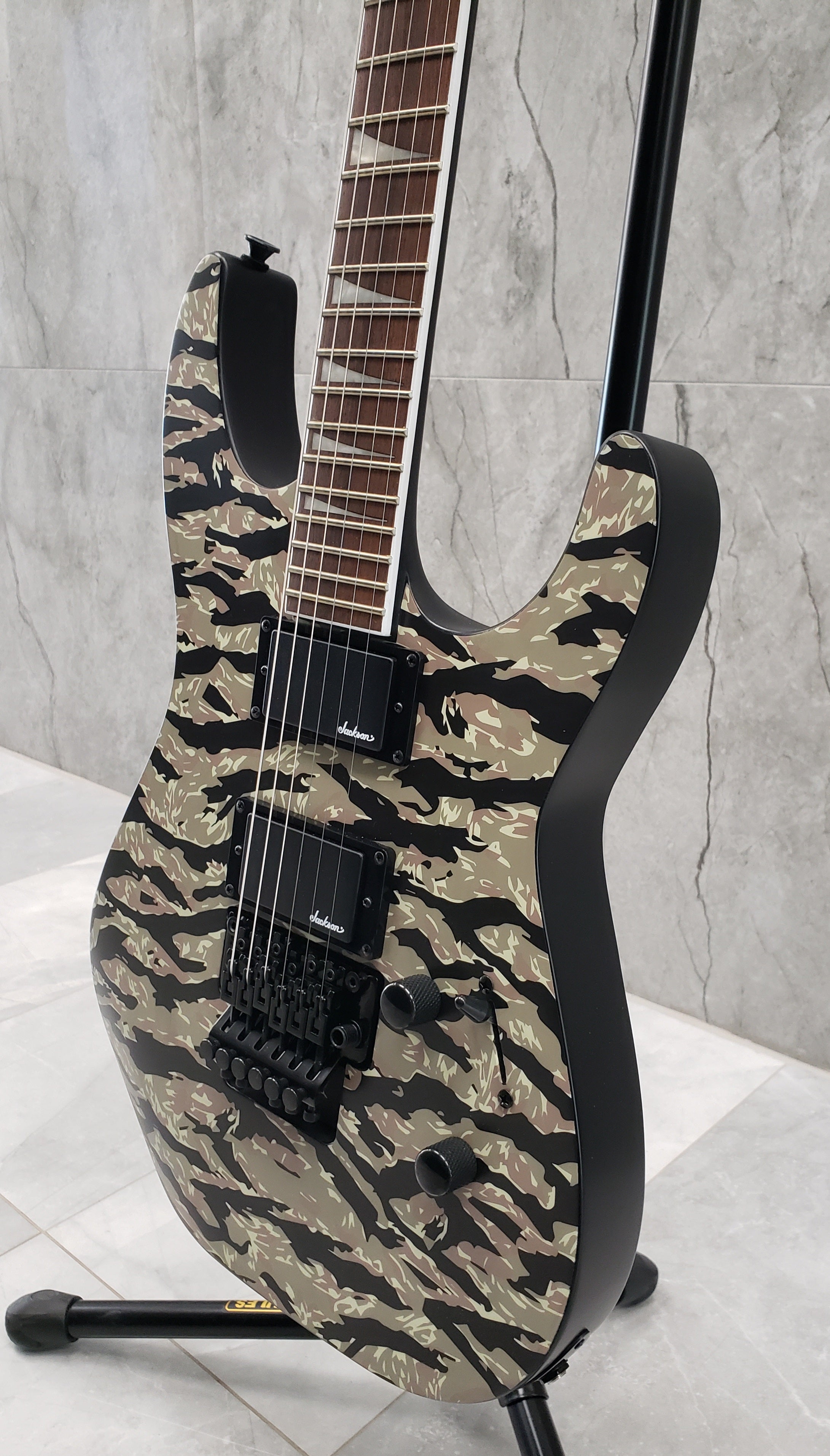 JACKSON X Series Soloist SLX DX Camo Tiger Jungle Camo 2916342500