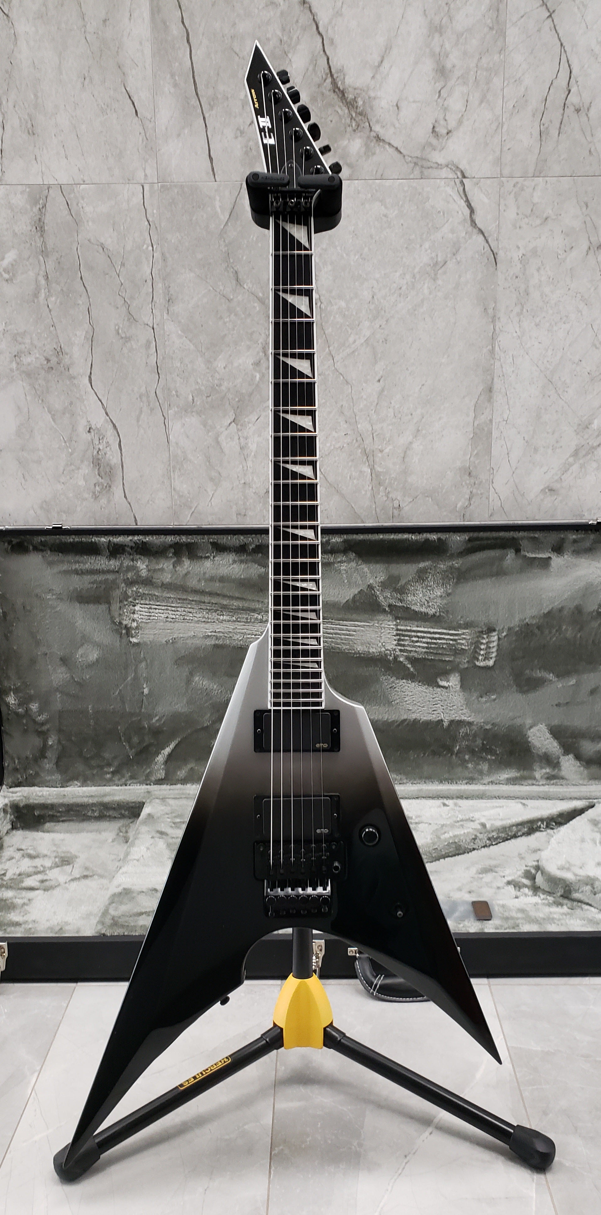 ESP MADE IN JAPAN EII Arrow Electric Guitar Black Silver Fade EIIARROWBLKSFD