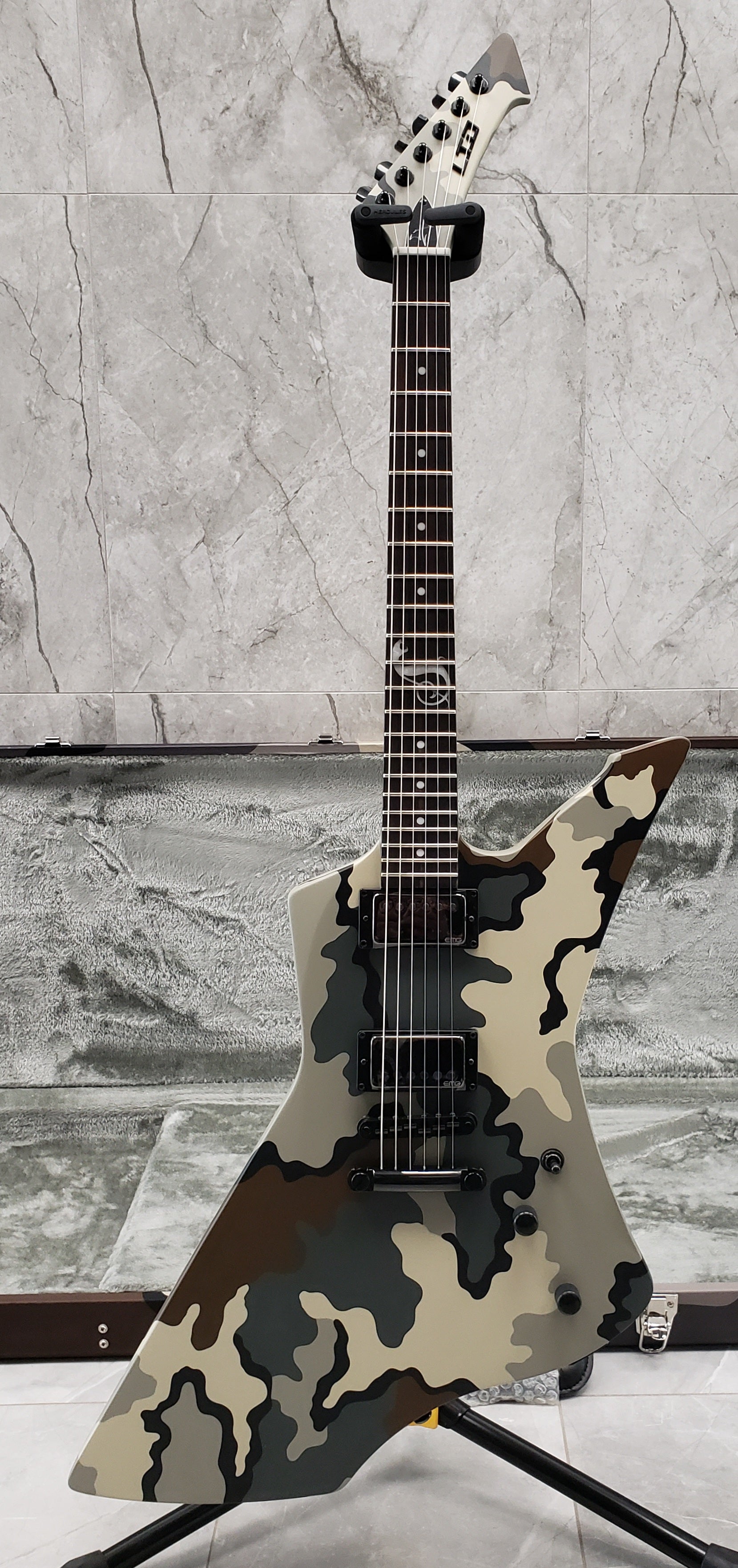 ESP LTD JAMES HETFIELD SNAKEBYTE CAMO - KUIU CAMO SATIN LSNAKEBYTECAMO