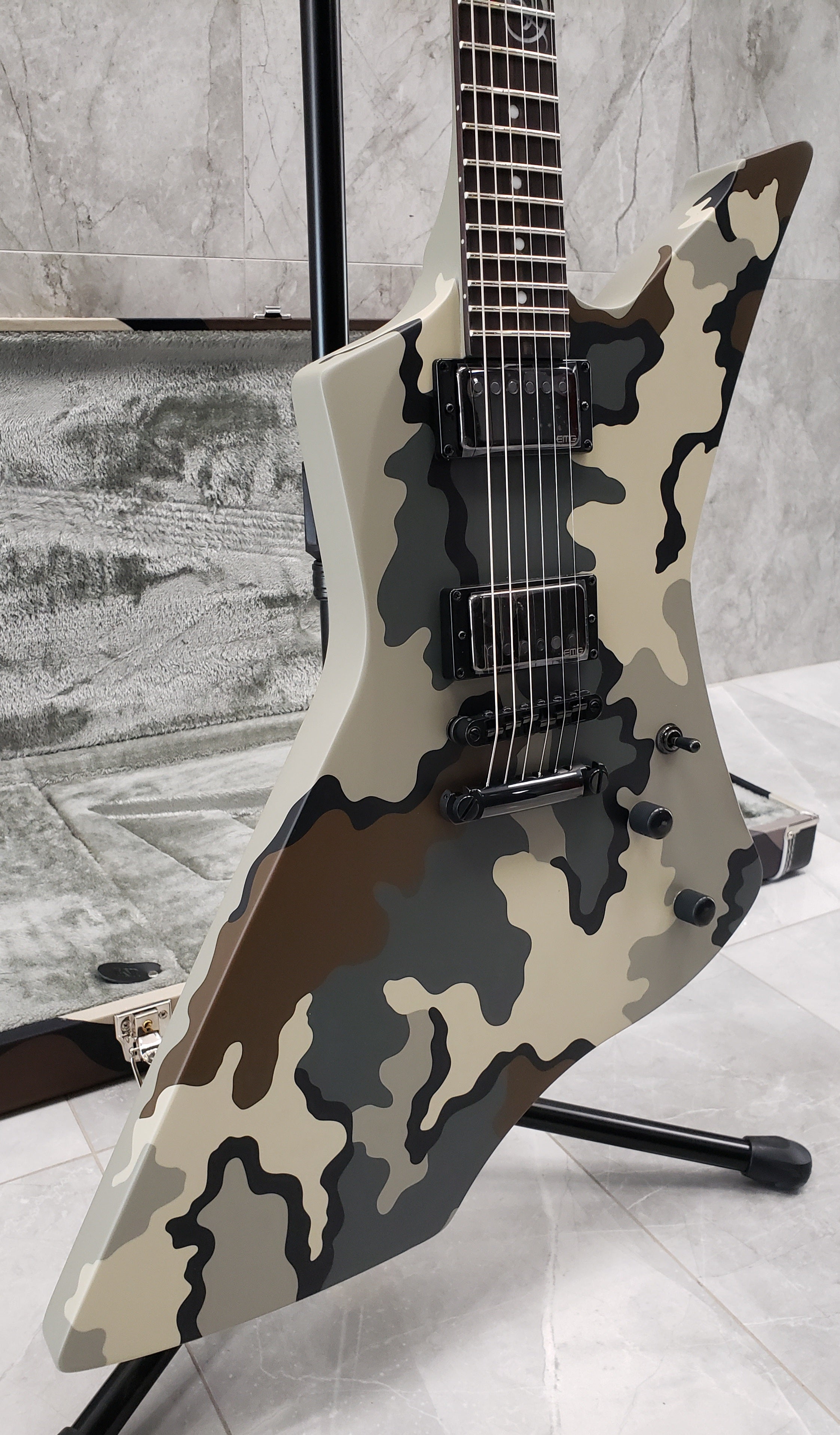 ESP LTD JAMES HETFIELD SNAKEBYTE CAMO - KUIU CAMO SATIN LSNAKEBYTECAMO