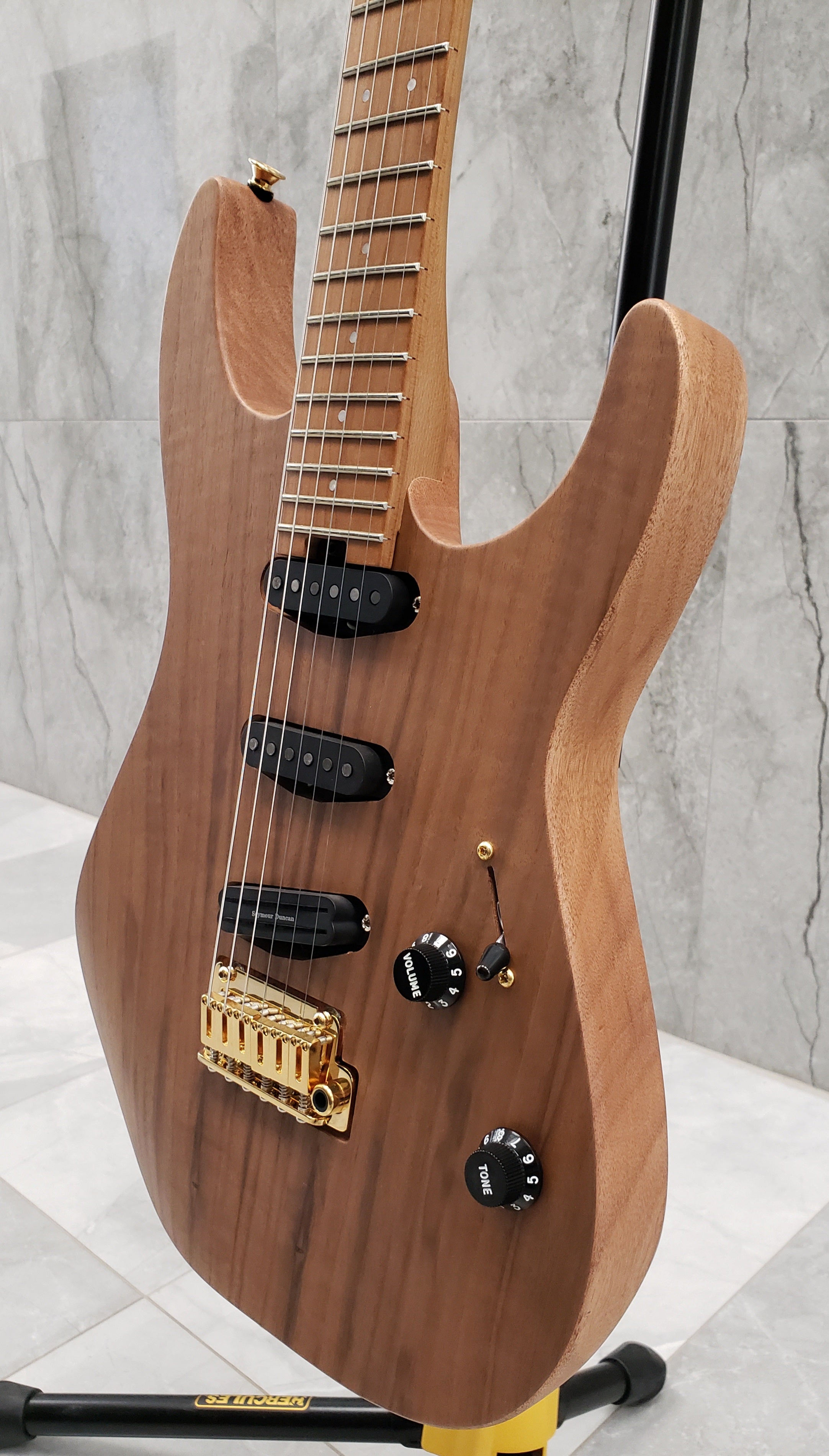 CHARVEL Pro-Mod DK22 SSS 2PT CM Mahogany with Walnut Caramelized Maple Fingerboard Natural 2969016557