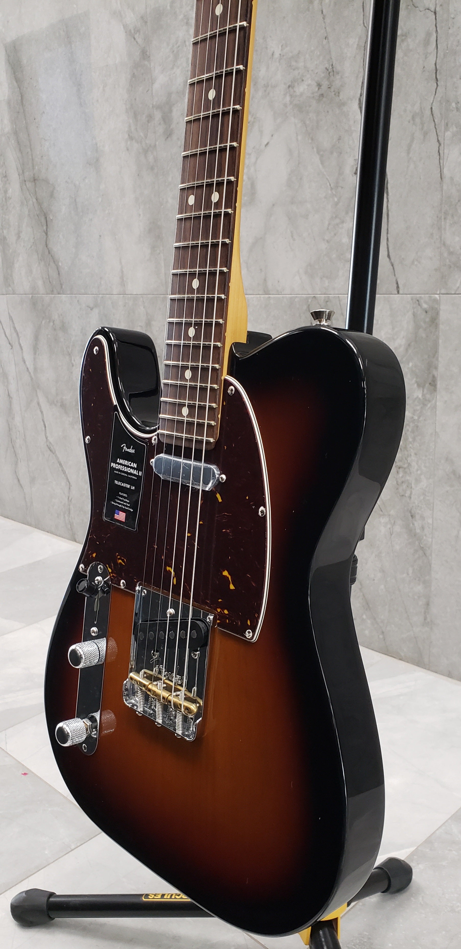 Fender American Professional II Telecaster Left Hand Rosewood Fingerboard 3-Color Sunburst F-0113950700