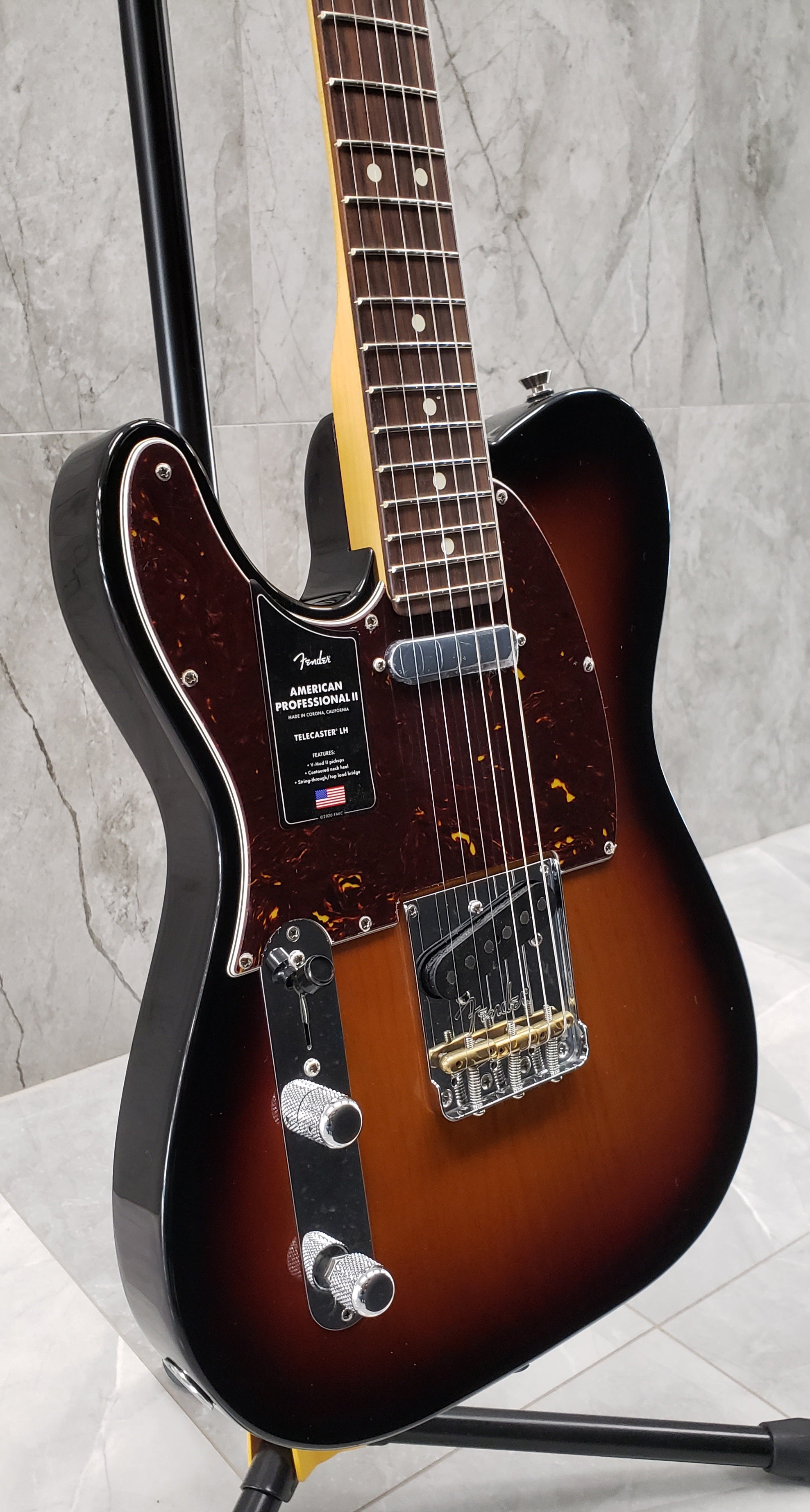 Fender American Professional II Telecaster Left Hand Rosewood Fingerboard 3-Color Sunburst F-0113950700