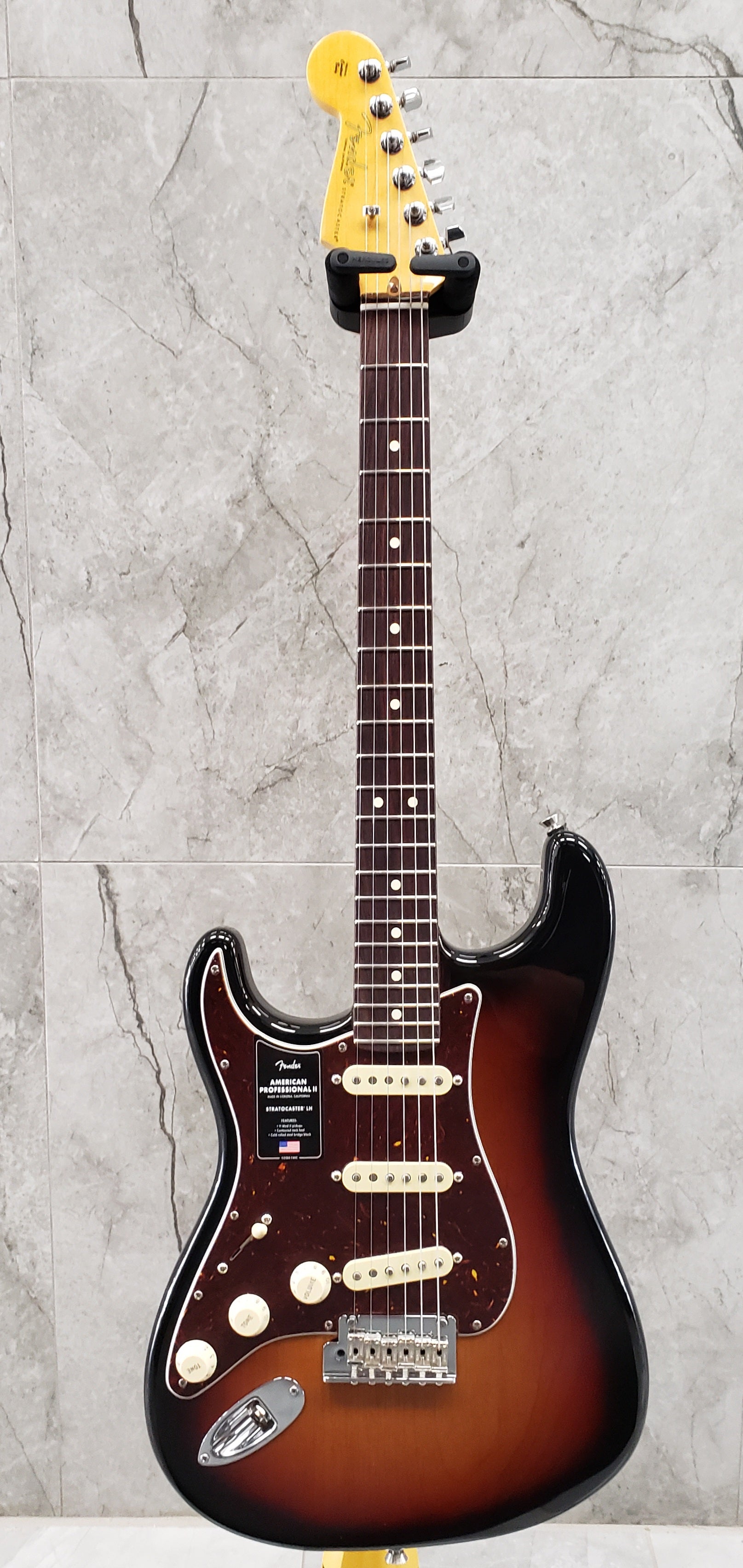 Fender American Professional II Stratocaster Left Hand Rosewood Fingerboard 3-Color Sunburst F-0113930700 SERIAL NUMBER US22053318 - 8.2 LBS