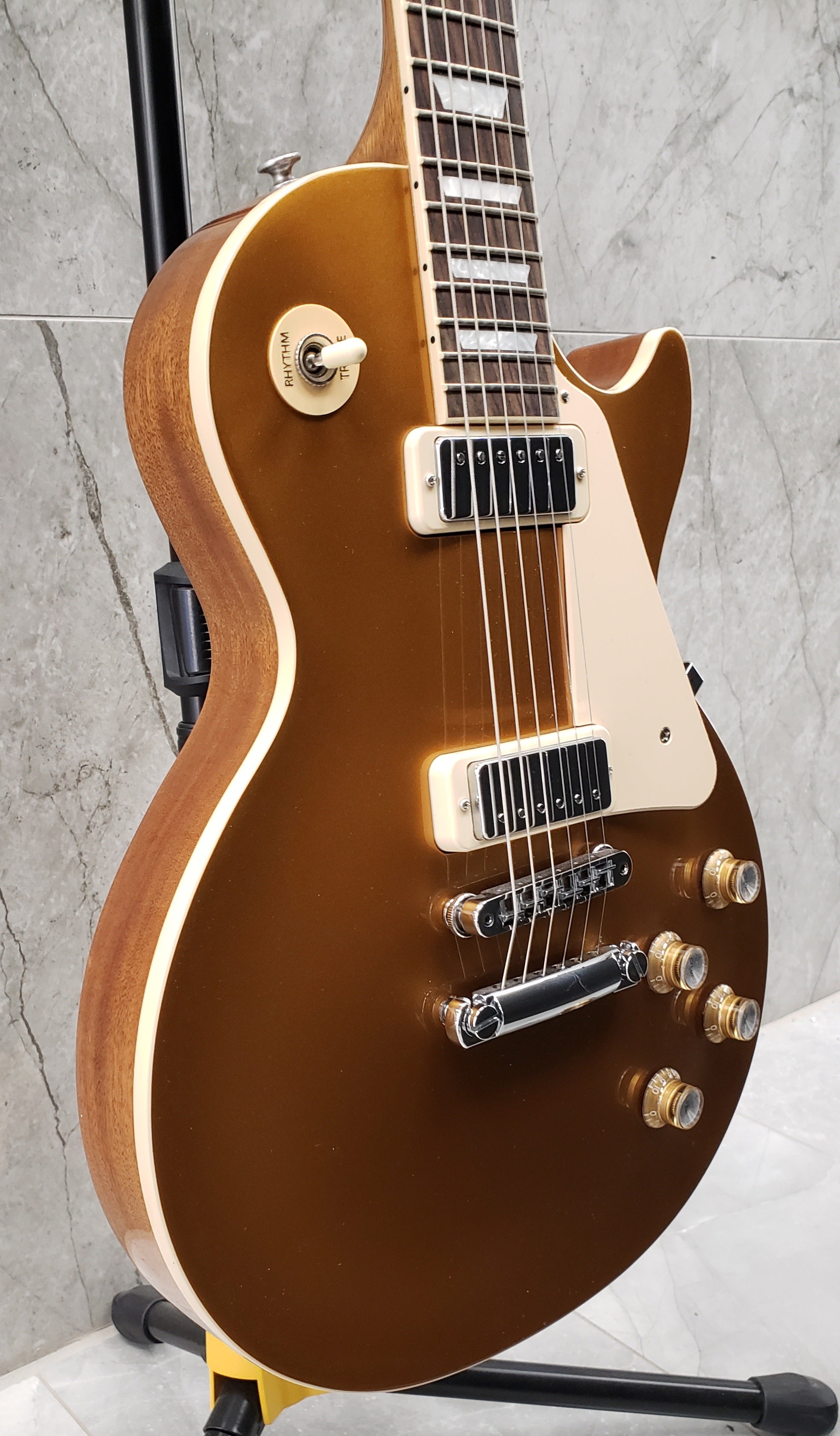 Gibson Les Paul 70s Deluxe - Gold Top LPDX00GTCH