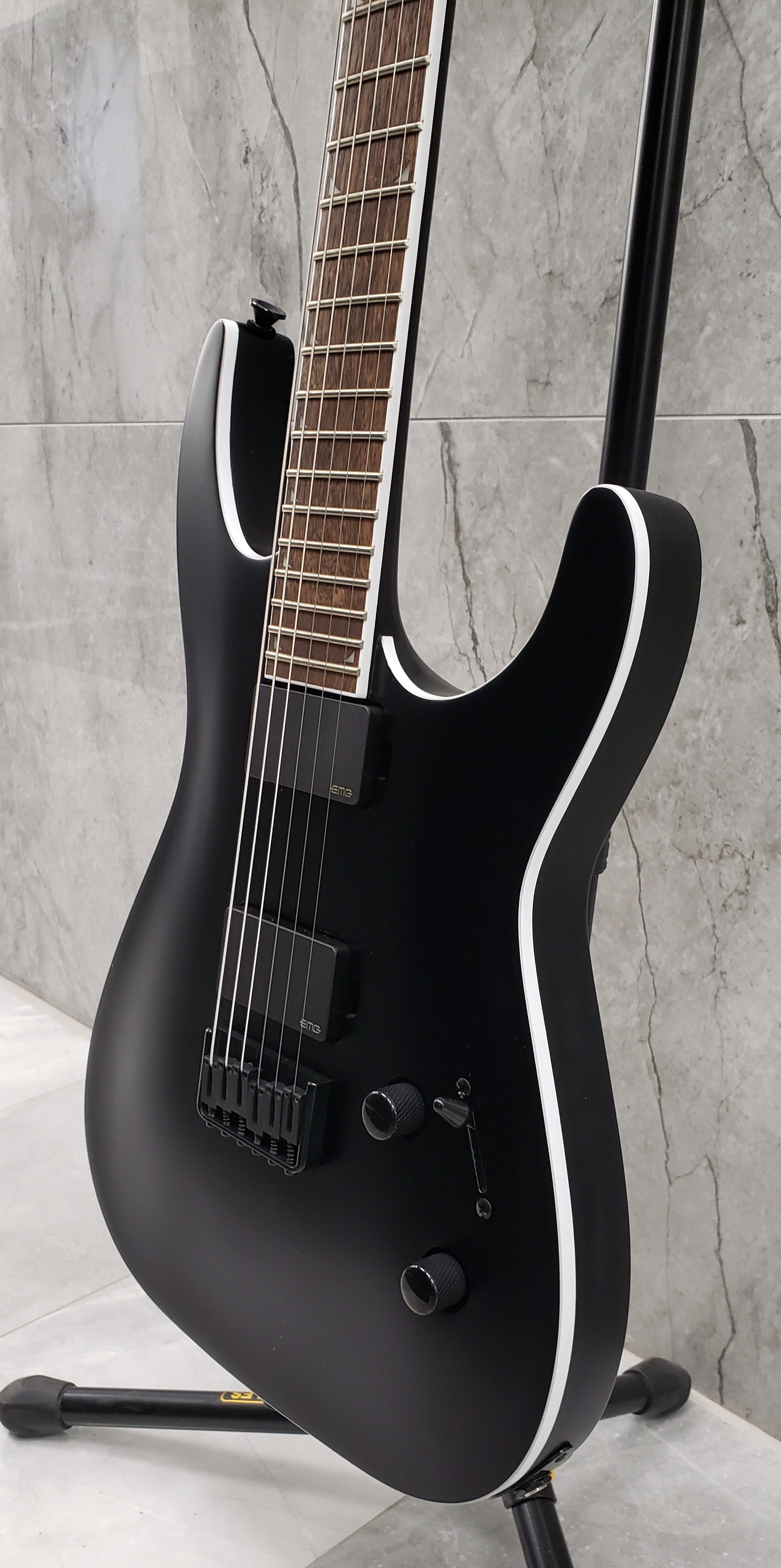 JACKSON X Series Soloist SLA6 DX Baritone Satin Black 2919260568