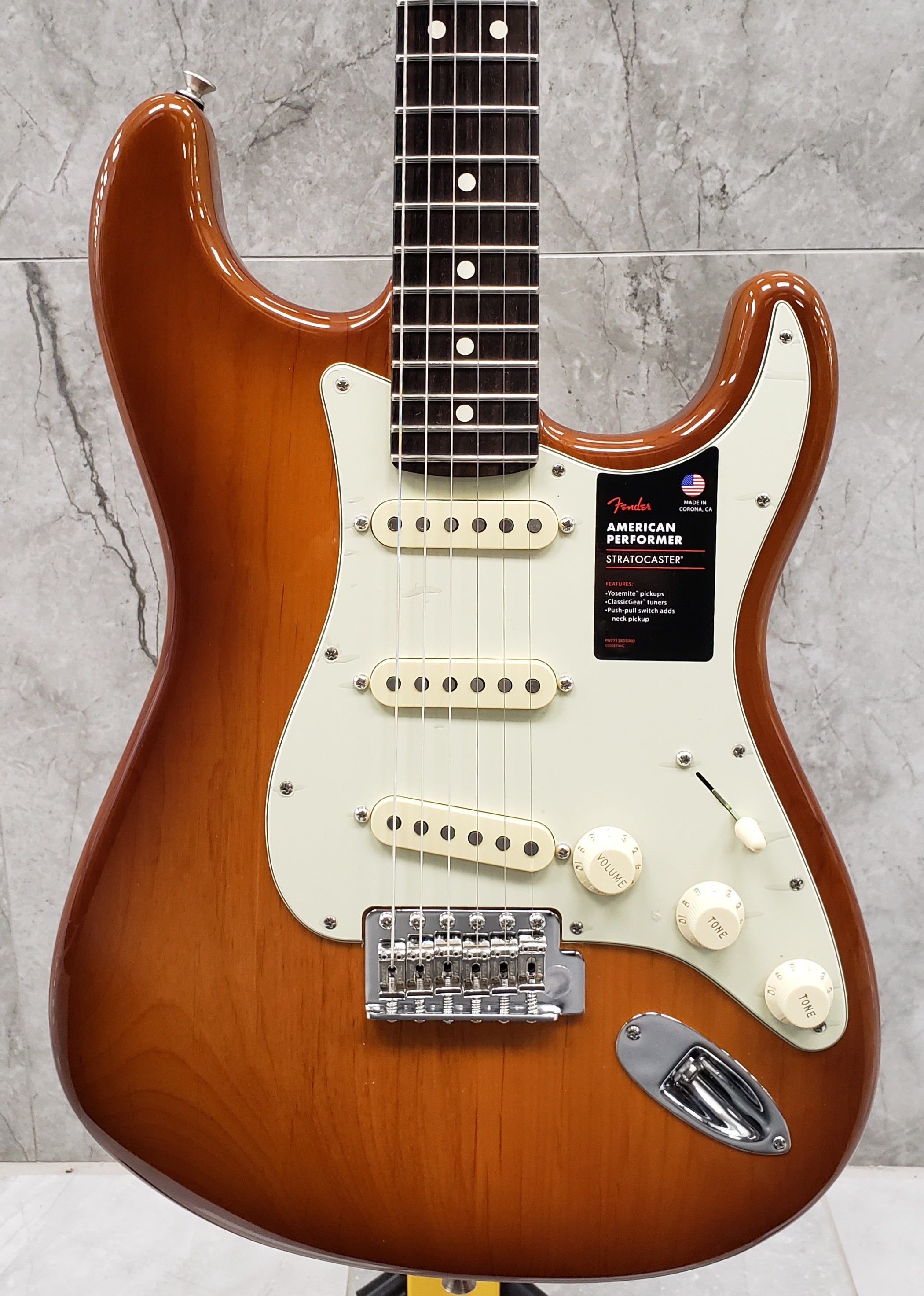 Fender American Performer Stratocaster Rosewood Fingerboard - Honey Burst F-0114910342