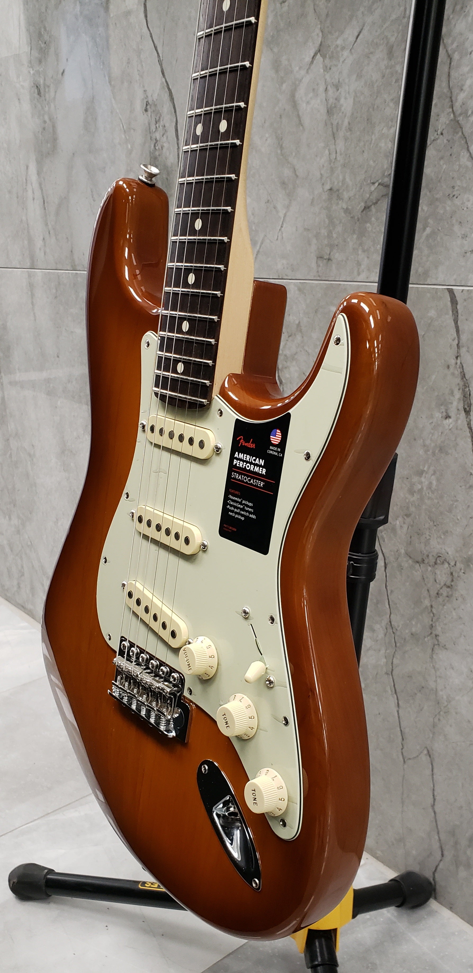 Fender American Performer Stratocaster Rosewood Fingerboard - Honey Burst  F-0114910342 SERIAL NUMBER US22064343 - 7.9 LBS