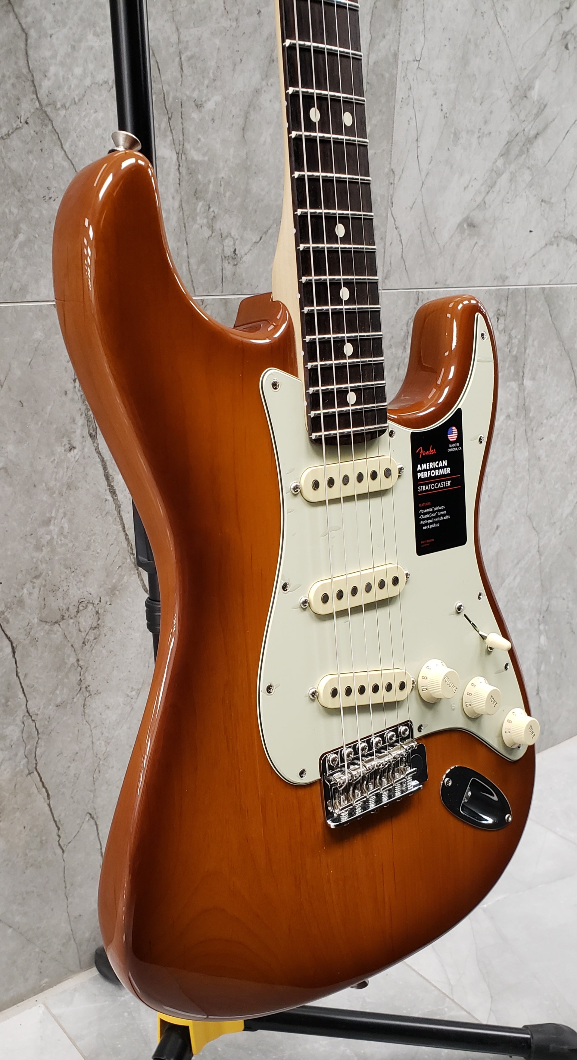 Fender American Performer Stratocaster Rosewood Fingerboard - Honey Burst F-0114910342