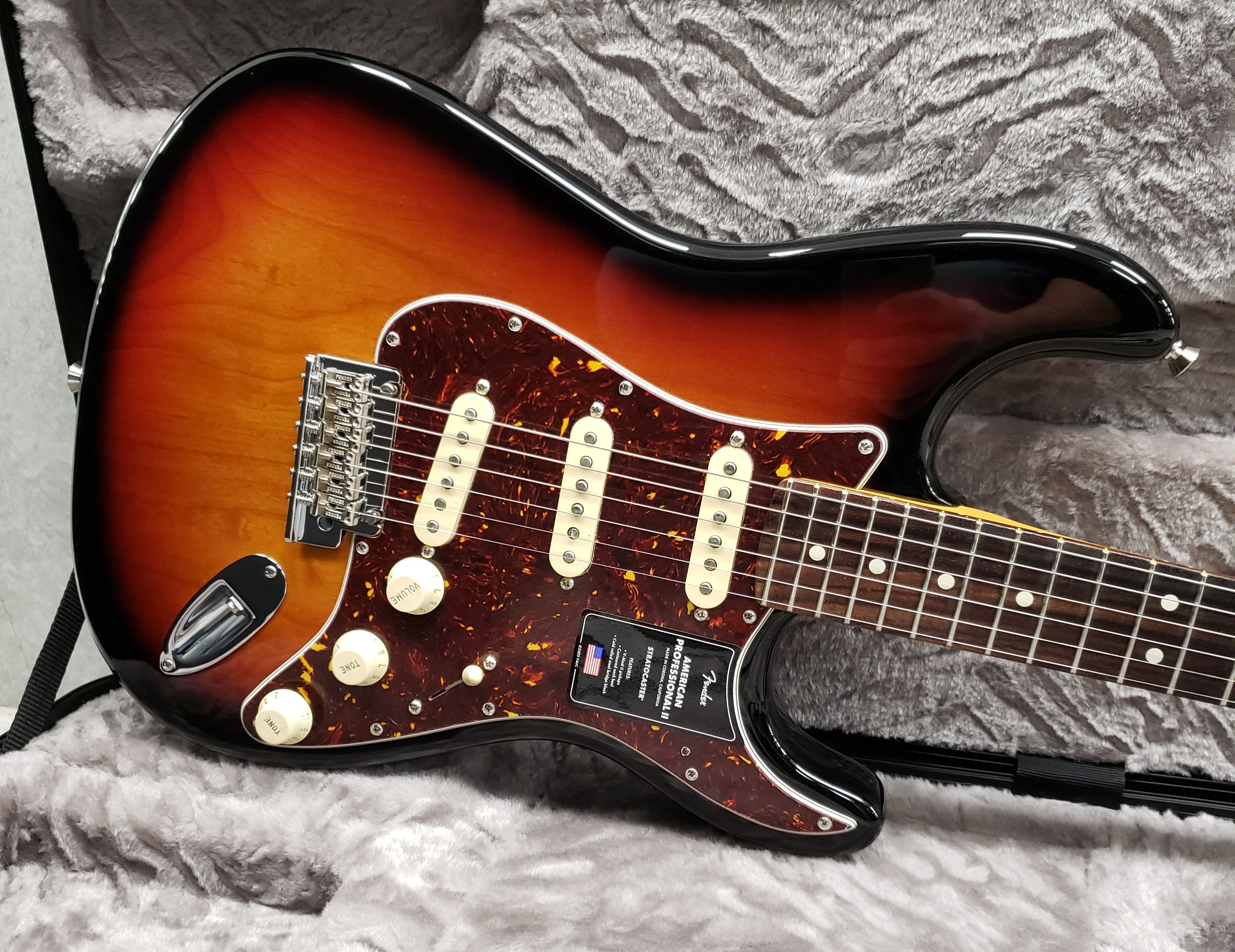 Fender American Professional II Stratocaster Rosewood Fingerboard 3-Color Sunburst F-0113900700