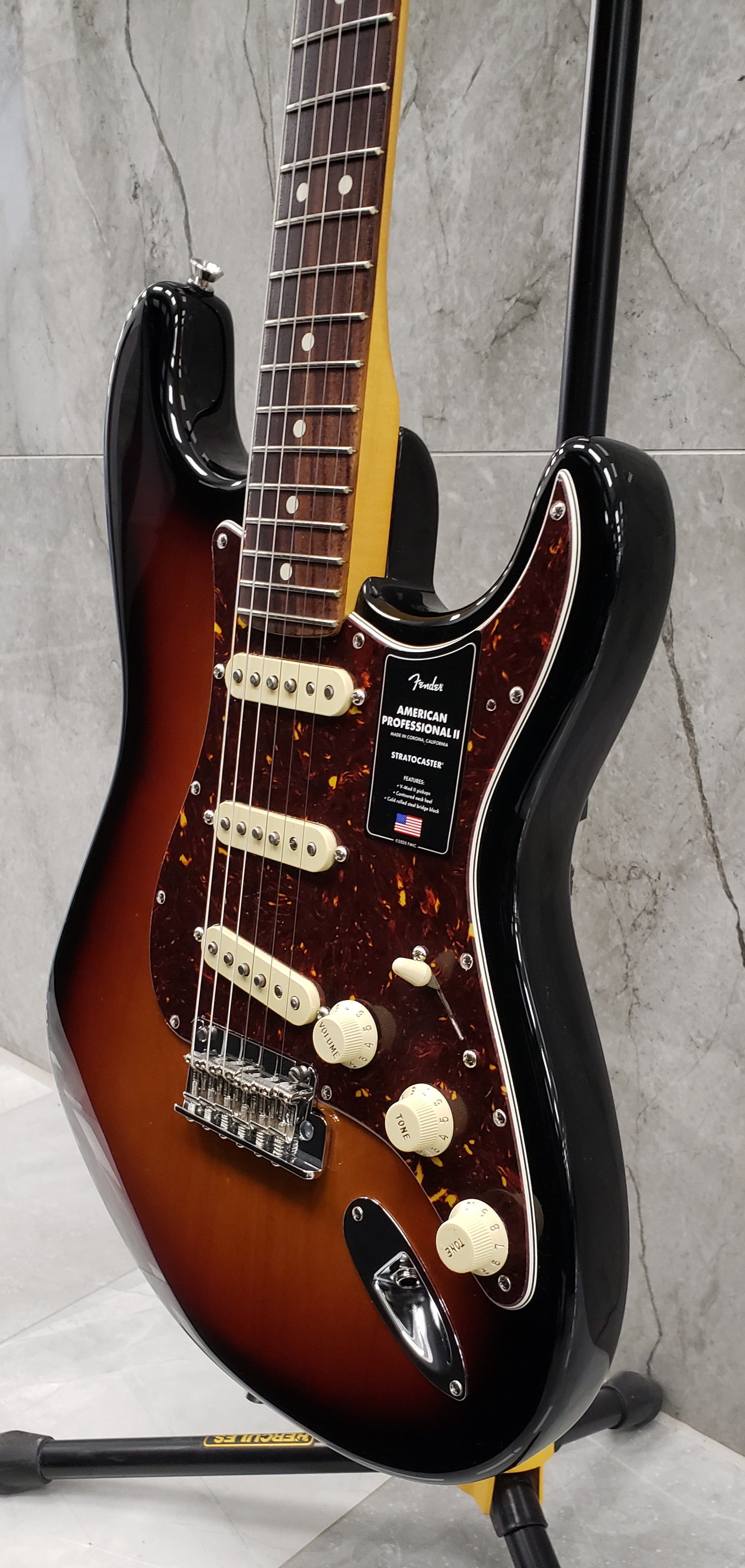 Fender American Professional II Stratocaster Rosewood Fingerboard 3-Color Sunburst F-0113900700