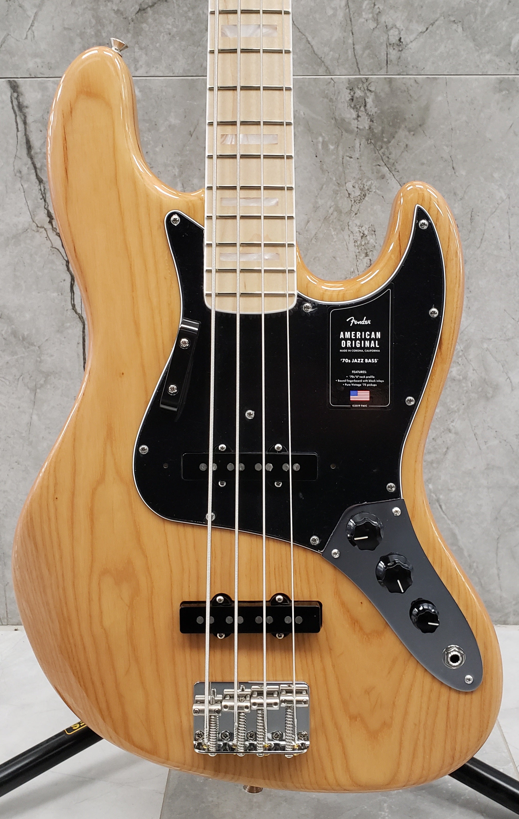 Fender American Original 70s Jazz Bass Maple Fingerboard Natural 0190142821 SERIAL NUMBER V2204558 - 9.4 LBS