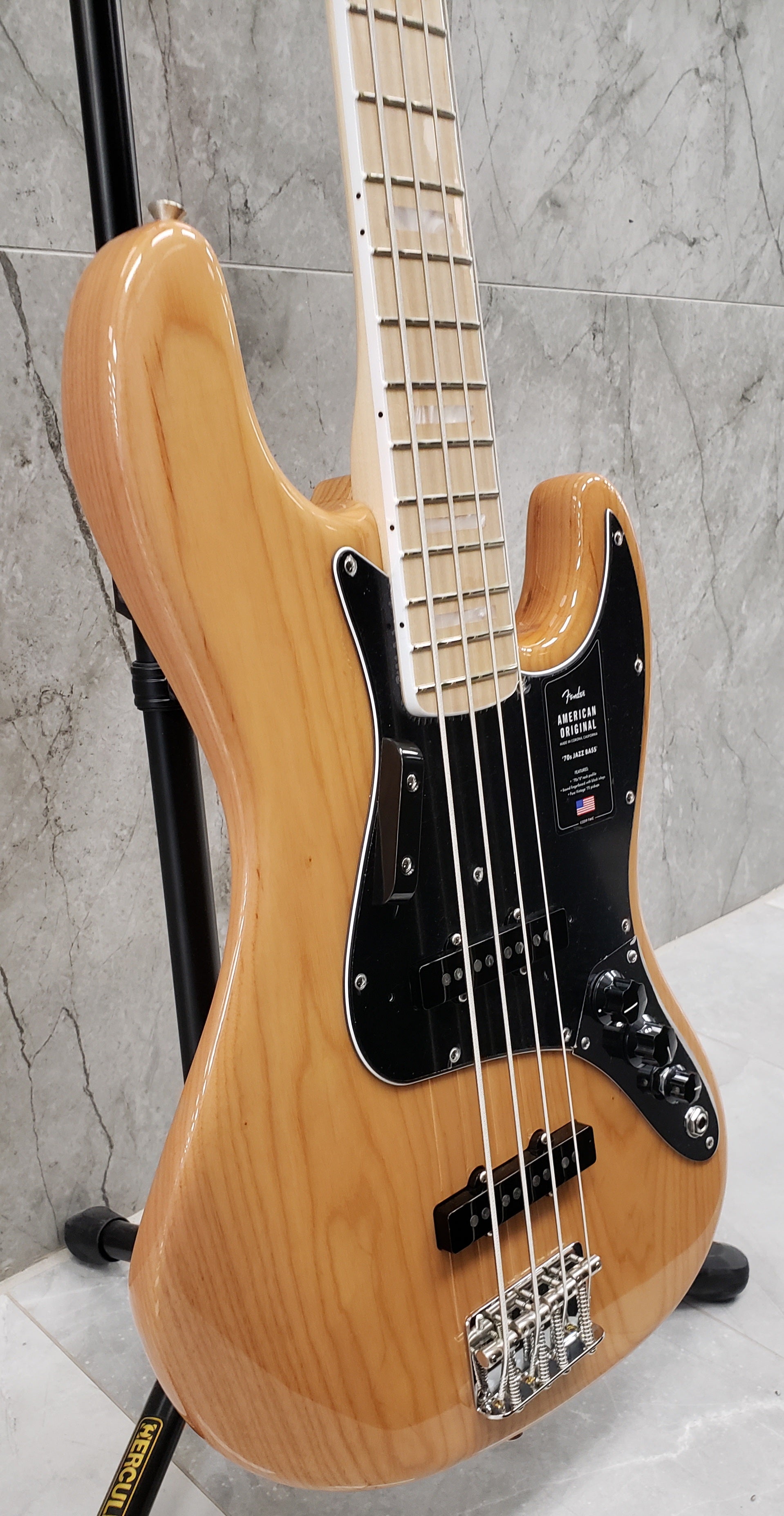 Fender American Original 70s Jazz Bass Maple Fingerboard Natural 0190142821 SERIAL NUMBER V2204558 - 9.4 LBS
