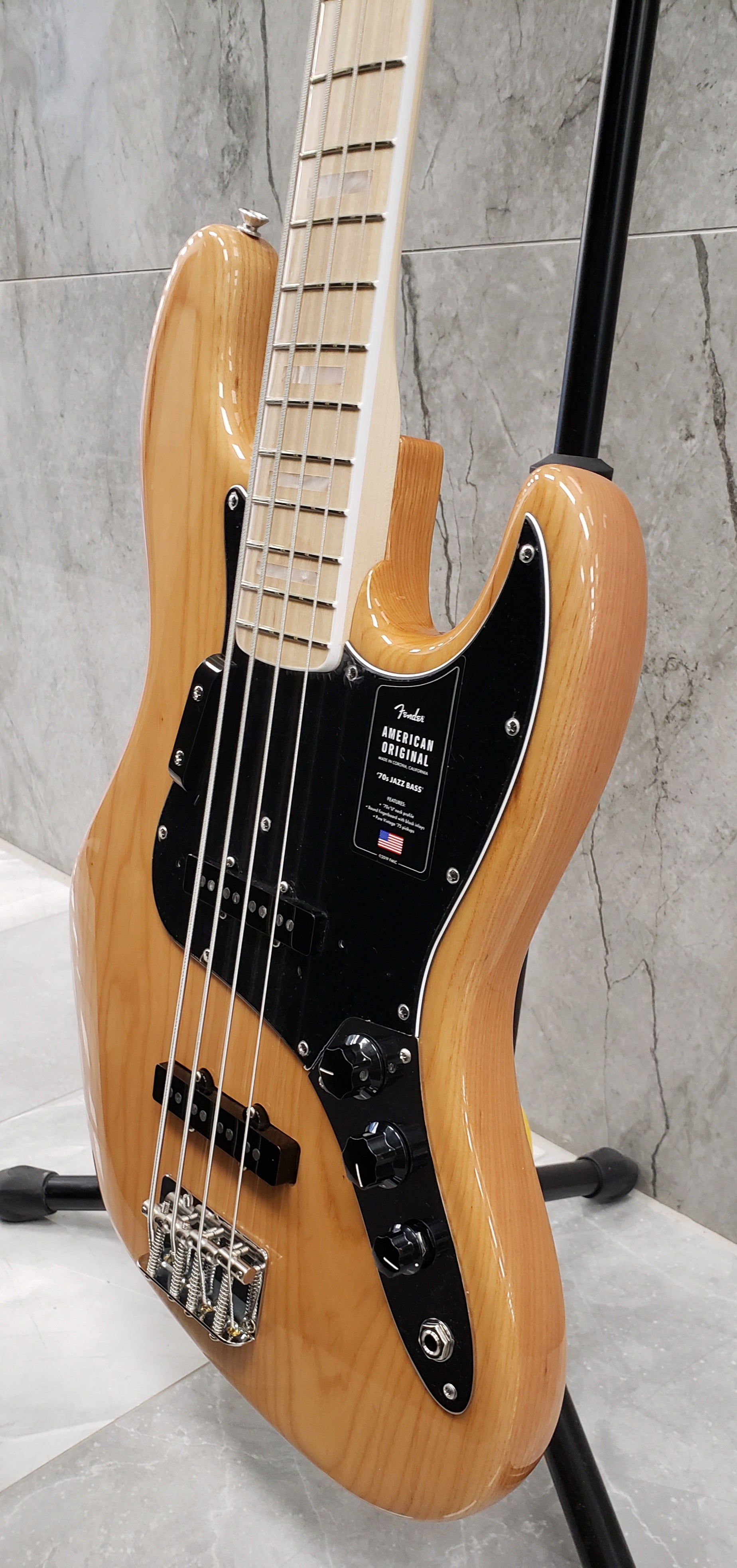 Fender American Original 70s Jazz Bass Maple Fingerboard Natural 0190142821 SERIAL NUMBER V2204558 - 9.4 LBS