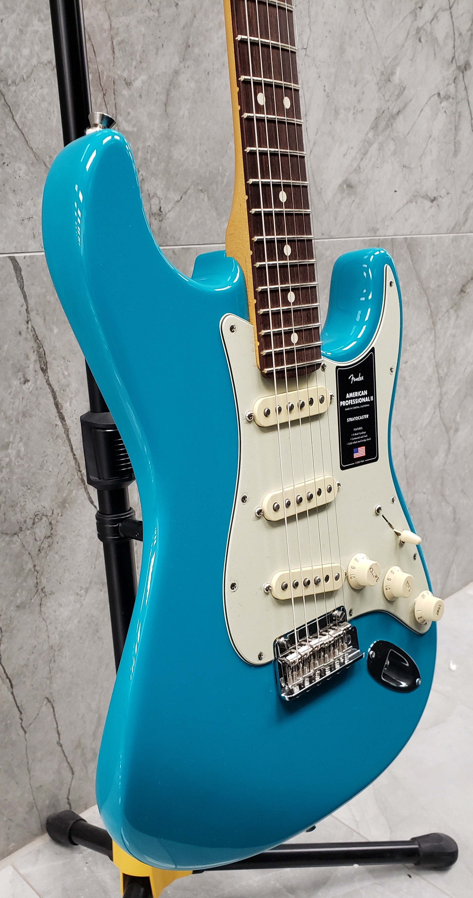 Fender American Professional II Stratocaster Rosewood Fingerboard Miami Blue F-0113900719