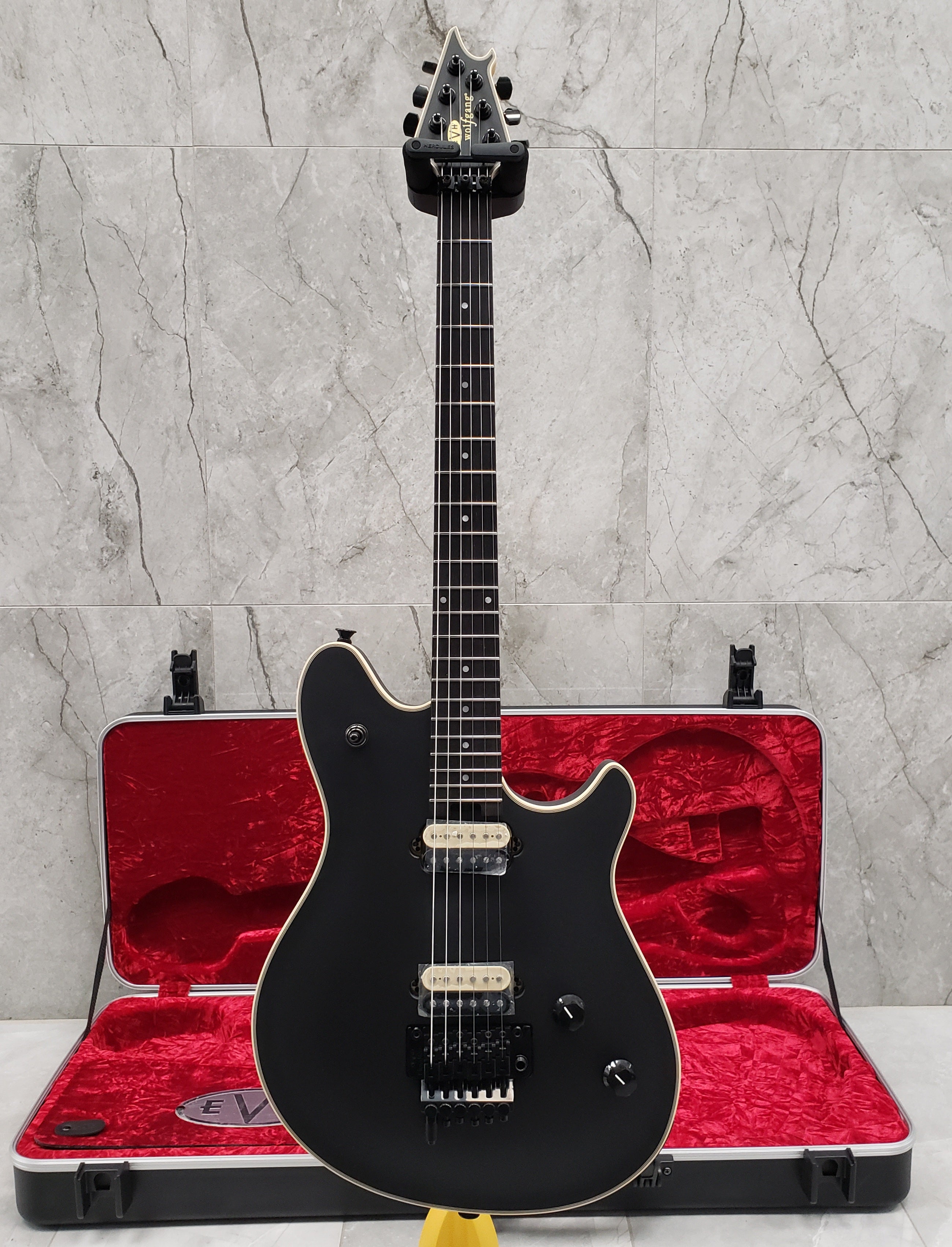EVH USA Wolfgang Stealth Ebony Fingerboard Stealth Black with Case 5 L.A. Music