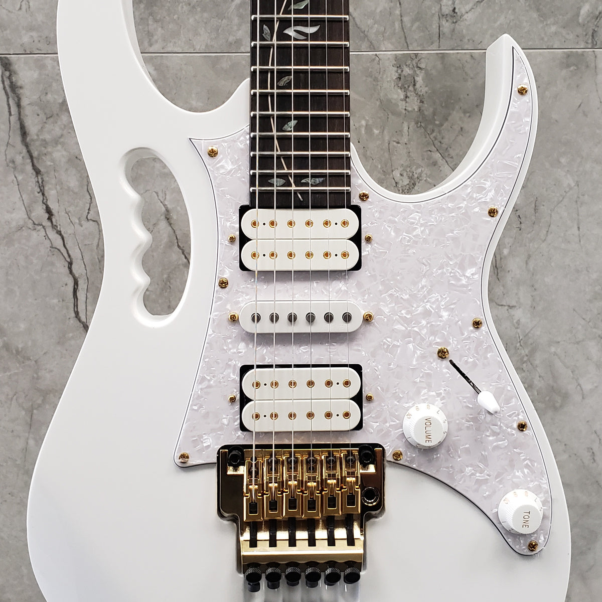 IBANEZ JEM7VP WH JEM Premium STEVE VAI 6 STRING WITH GIG BAG WHITE
